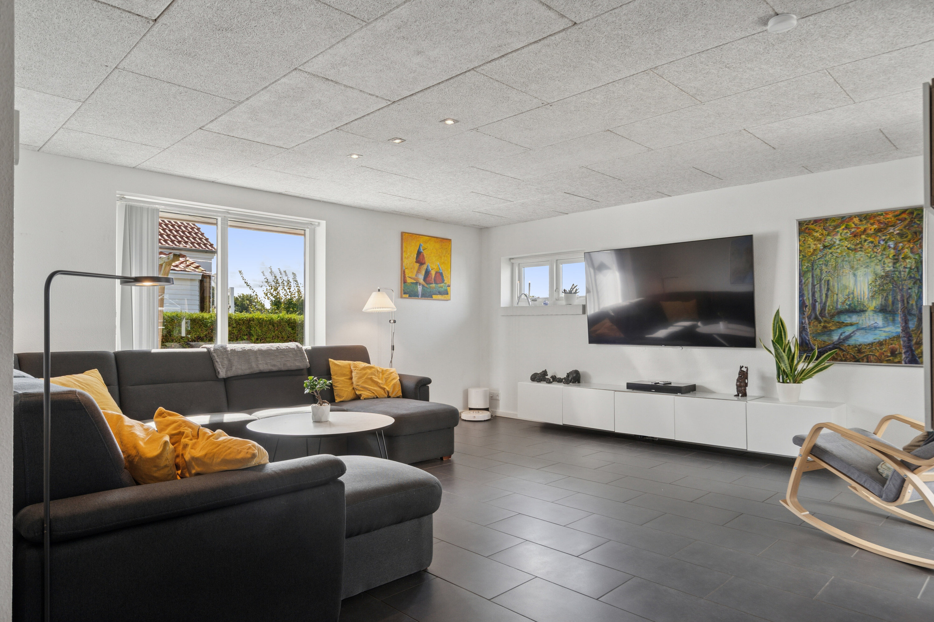 Fremhævet stue billede i fuldskærmstilstand. Billede af Midtkobbel 46, Kollund, 6340 Kruså