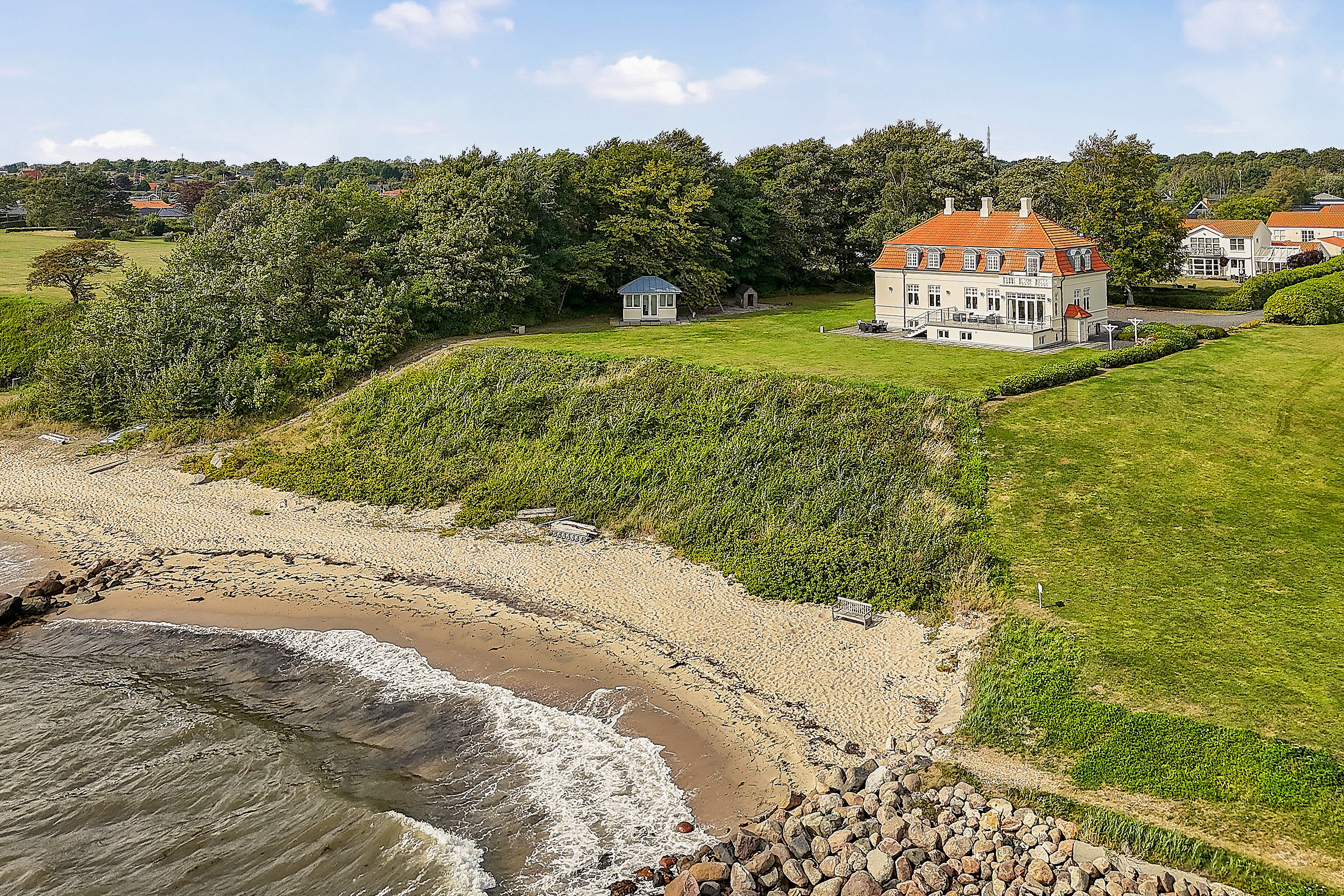 Miniaturebillede 2: . Billede af Kystvej 33, 7130 Juelsminde