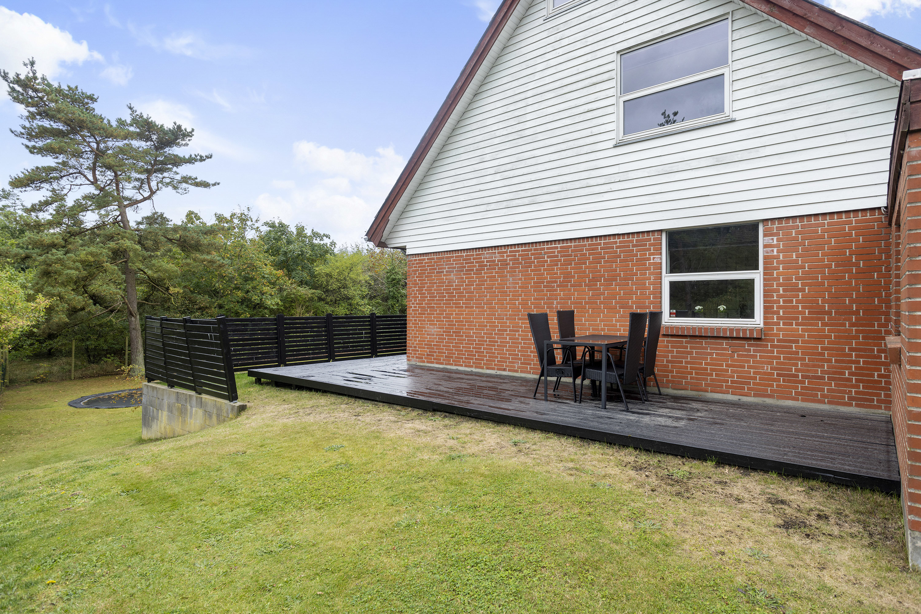 Fremhævet terrasse billede i fuldskærmstilstand. Billede af Grønspættevej 10, 9800 Hjørring