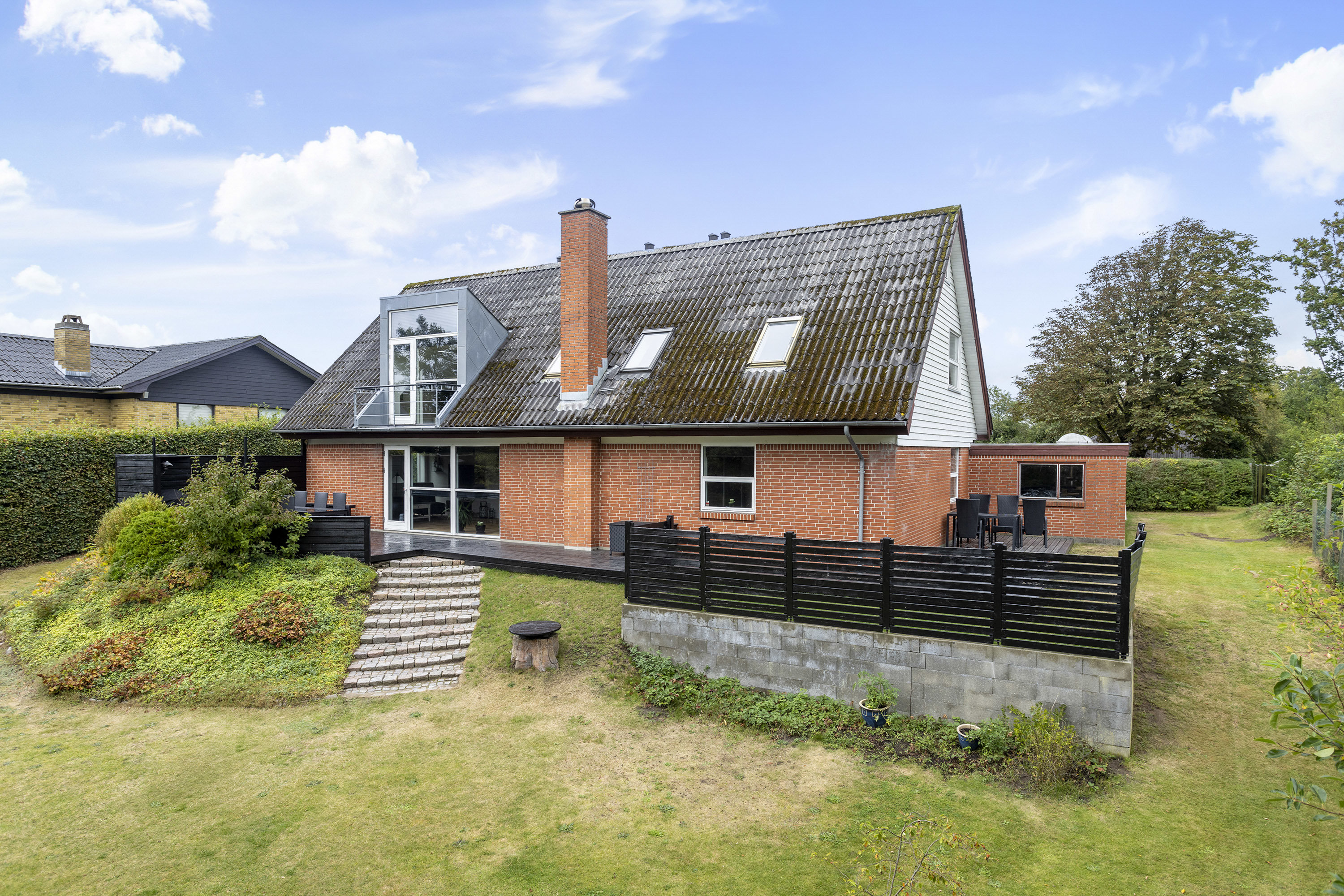 Fremhævet facade billede i fuldskærmstilstand. Billede af Grønspættevej 10, 9800 Hjørring