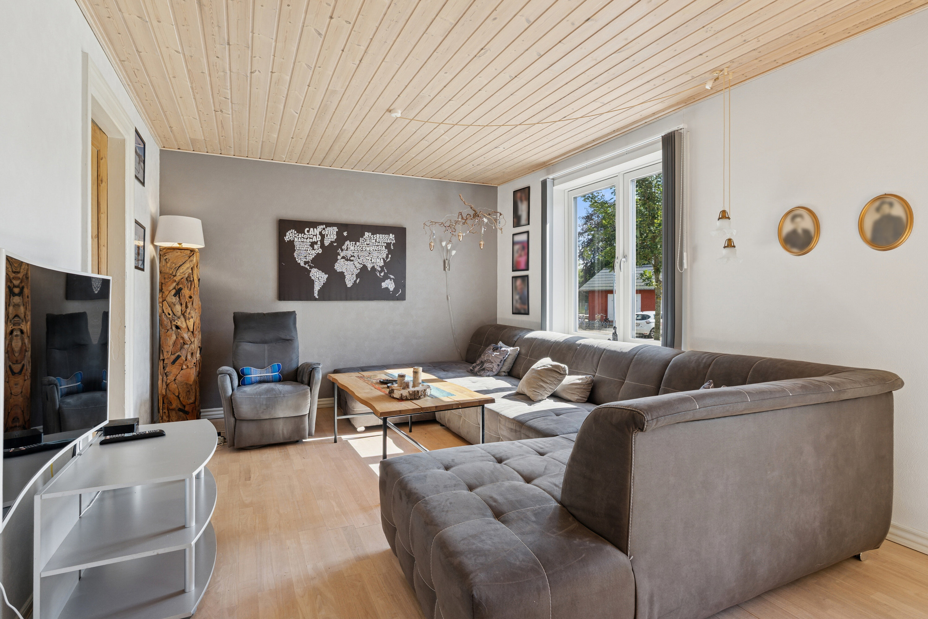 Fremhævet stue billede i fuldskærmstilstand. Billede af Jernbanevej 5, 7441 Bording