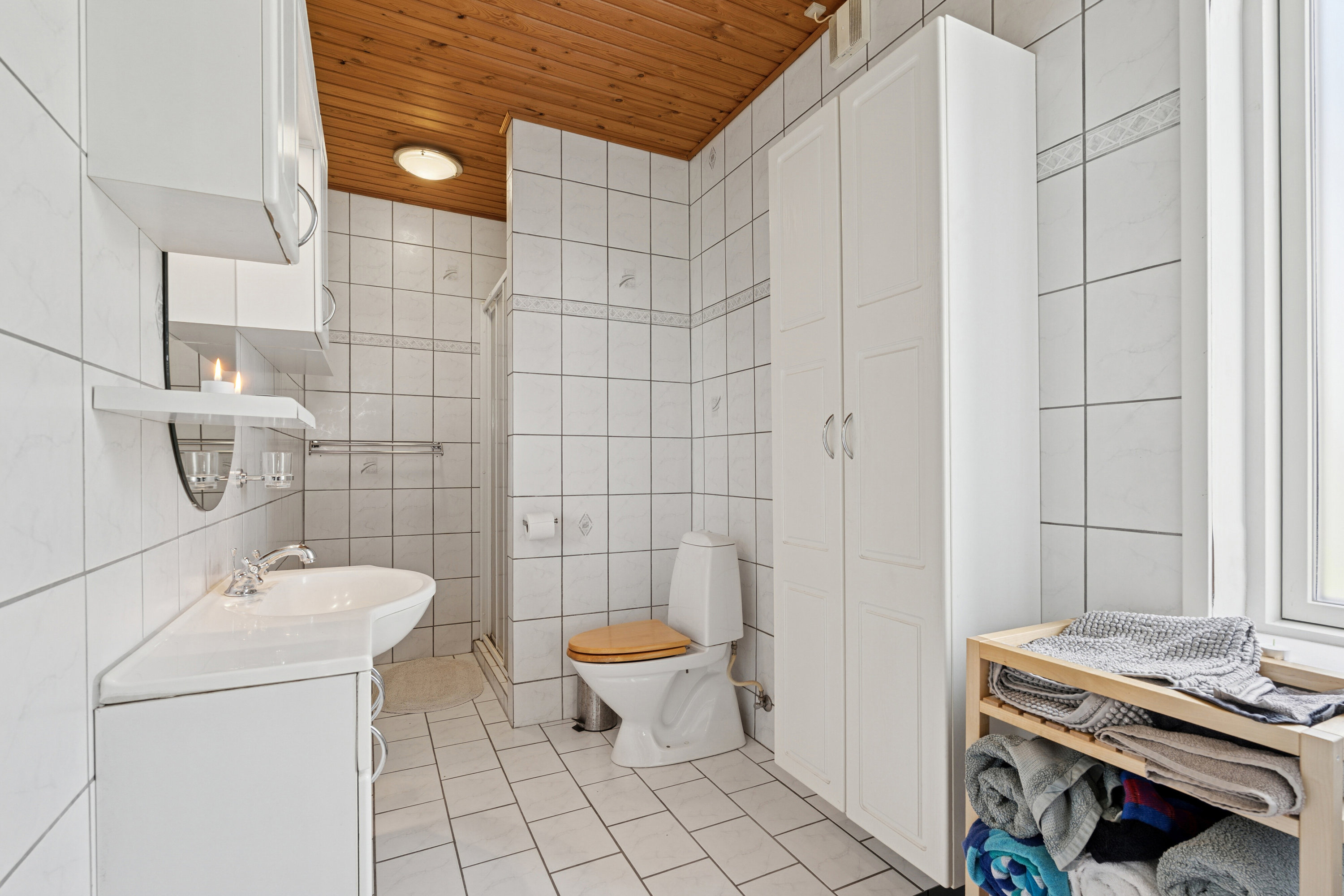 Fremhævet badeværelse billede i fuldskærmstilstand. Billede af Jernbanevej 5, 7441 Bording