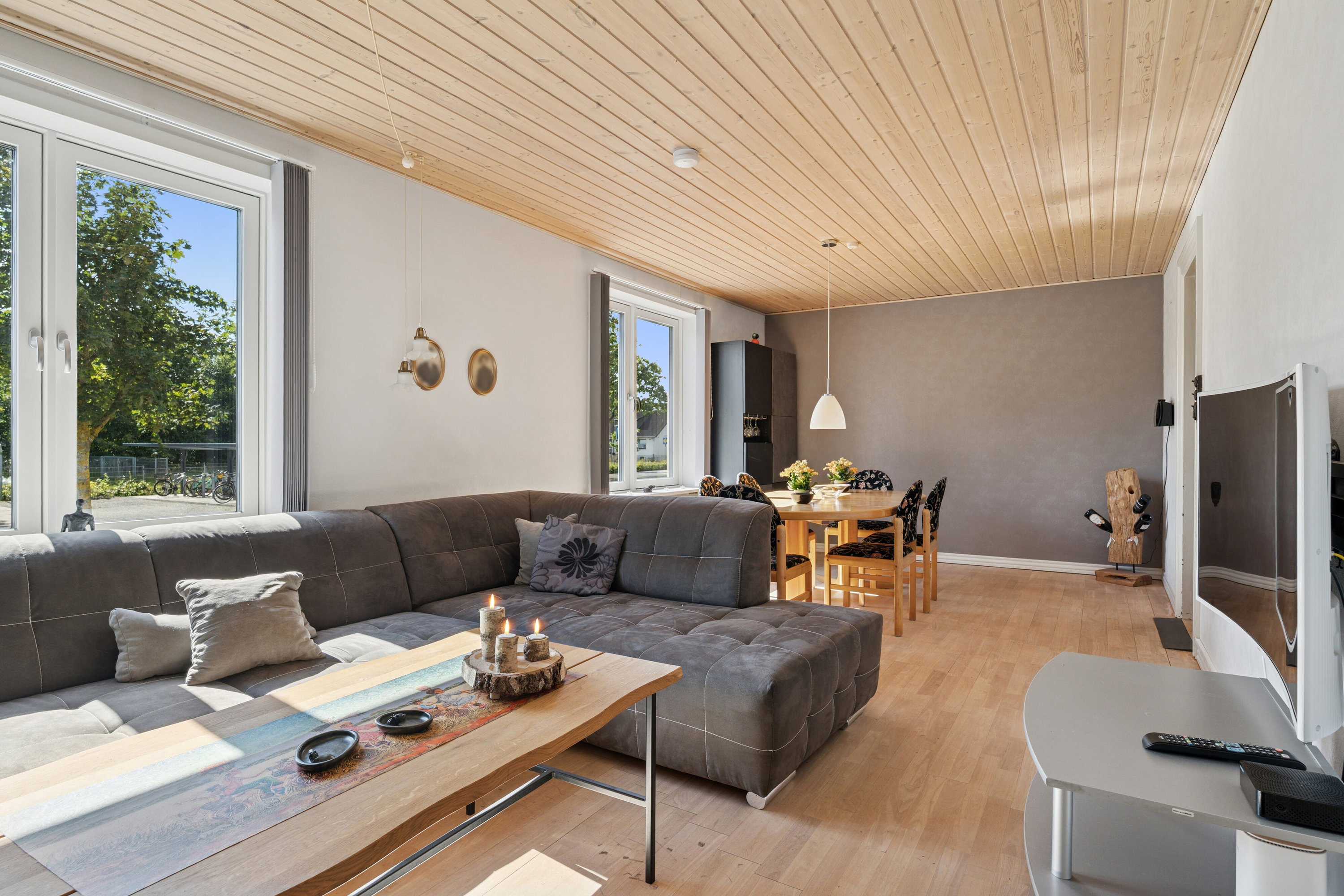 Fremhævet stue billede i fuldskærmstilstand. Billede af Jernbanevej 5, 7441 Bording