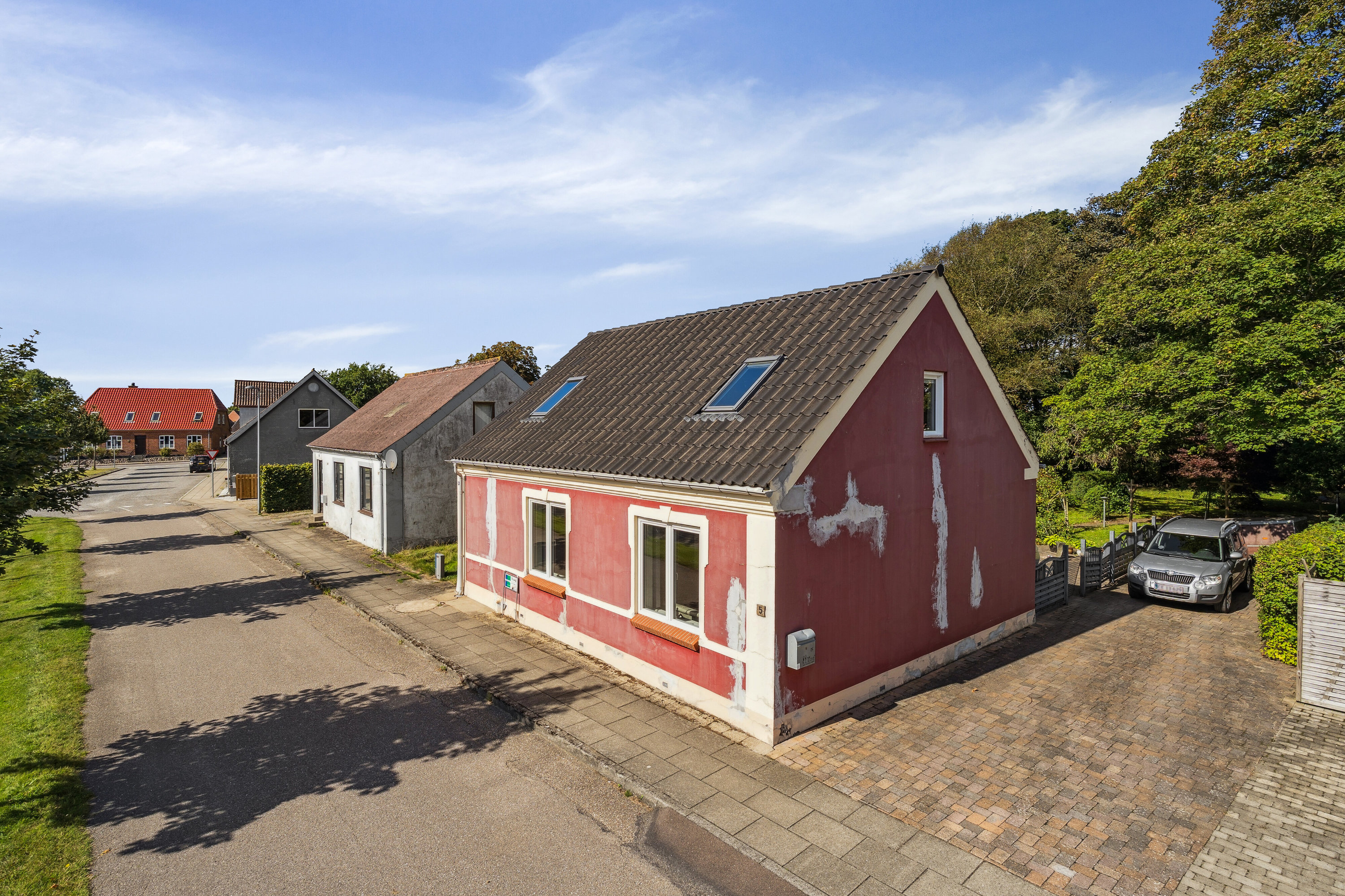 Fremhævet set fra vejen billede i fuldskærmstilstand. Billede af Jernbanevej 5, 7441 Bording