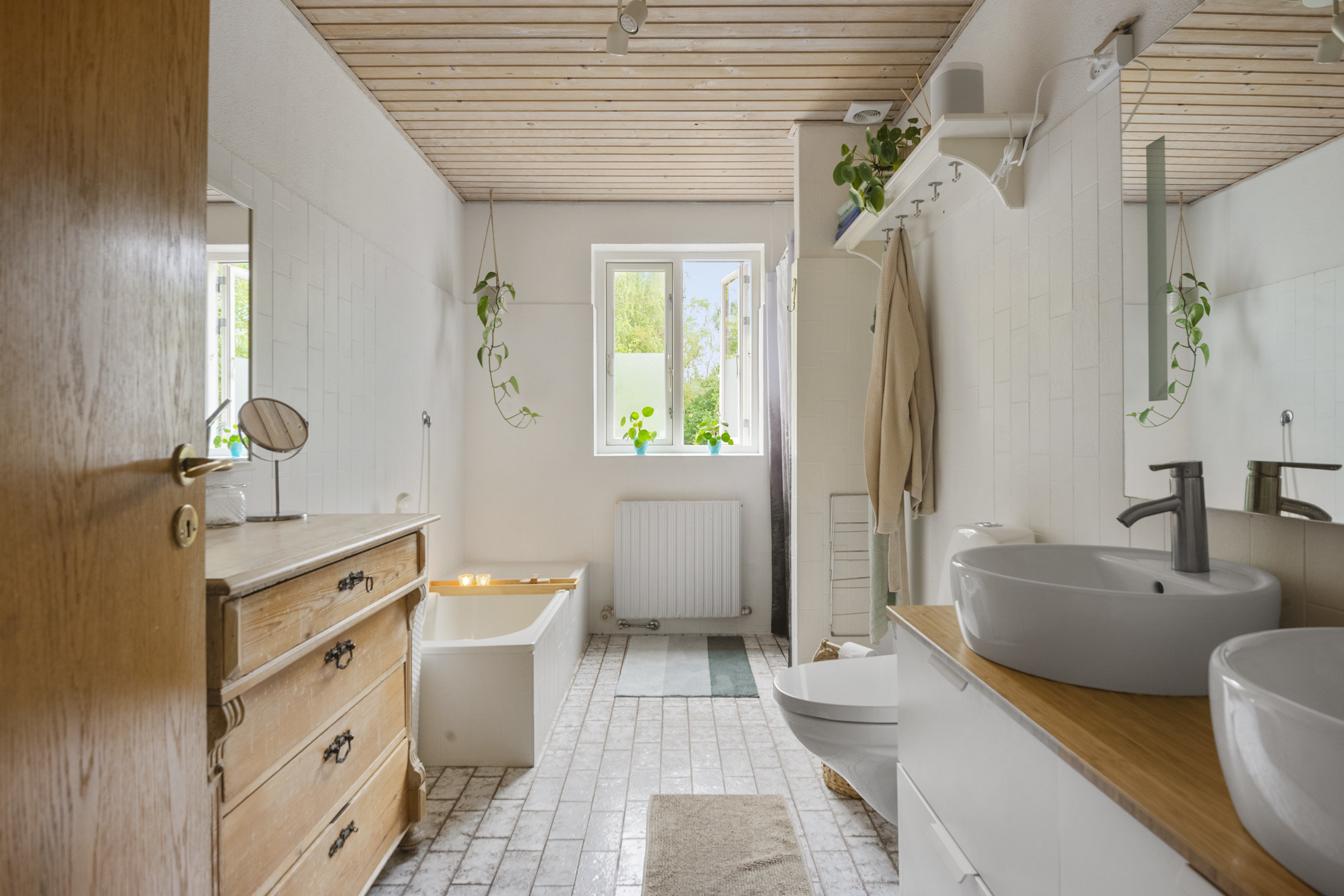 Fremhævet badeværelse billede i fuldskærmstilstand. Billede af Balshavevej 14, Over Randlev, 8300 Odder