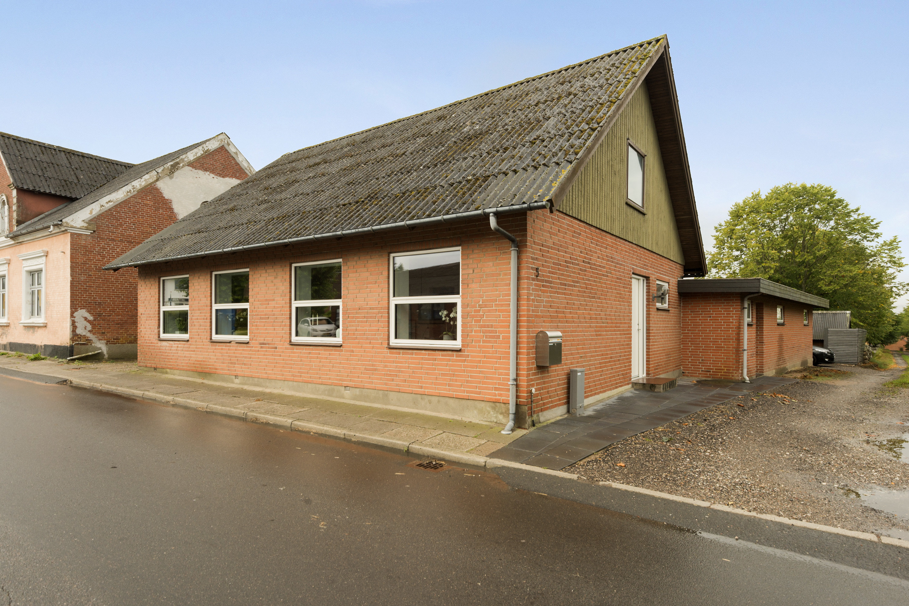 Miniaturebillede 1: ejendommen. Billede af Langgade 5, 8350 Hundslund