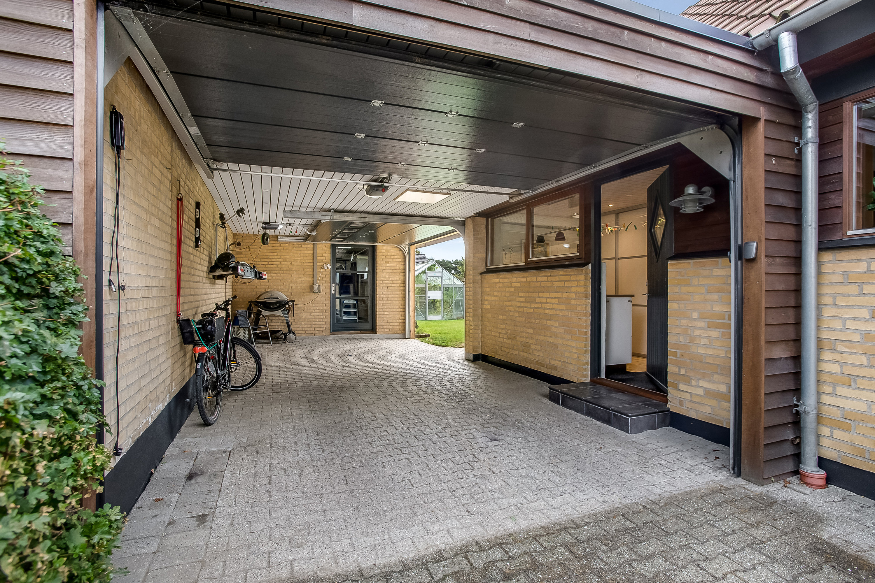 Fremhævet garage billede i fuldskærmstilstand. Billede af Ballumvej 7, 6000 Kolding