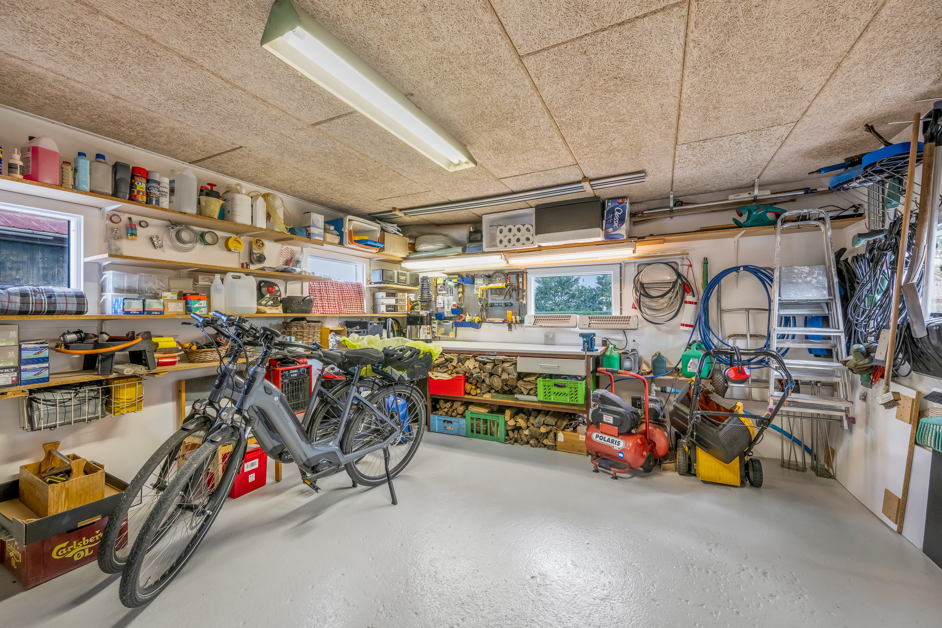 Fremhævet garage billede i fuldskærmstilstand. Billede af Bandsbølvej 4, 6893 Hemmet