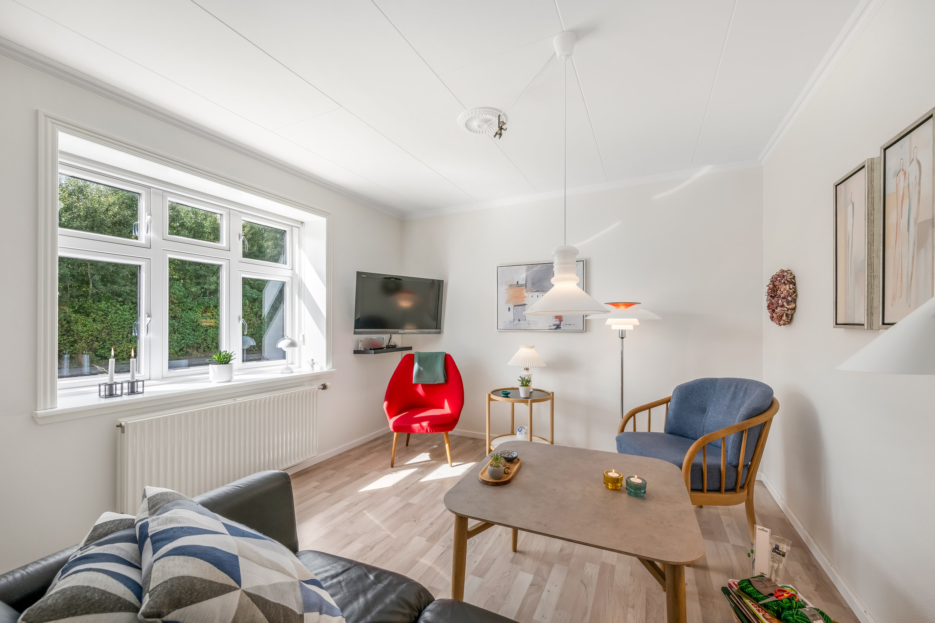 Fremhævet stue billede i fuldskærmstilstand. Billede af Bandsbølvej 4, 6893 Hemmet