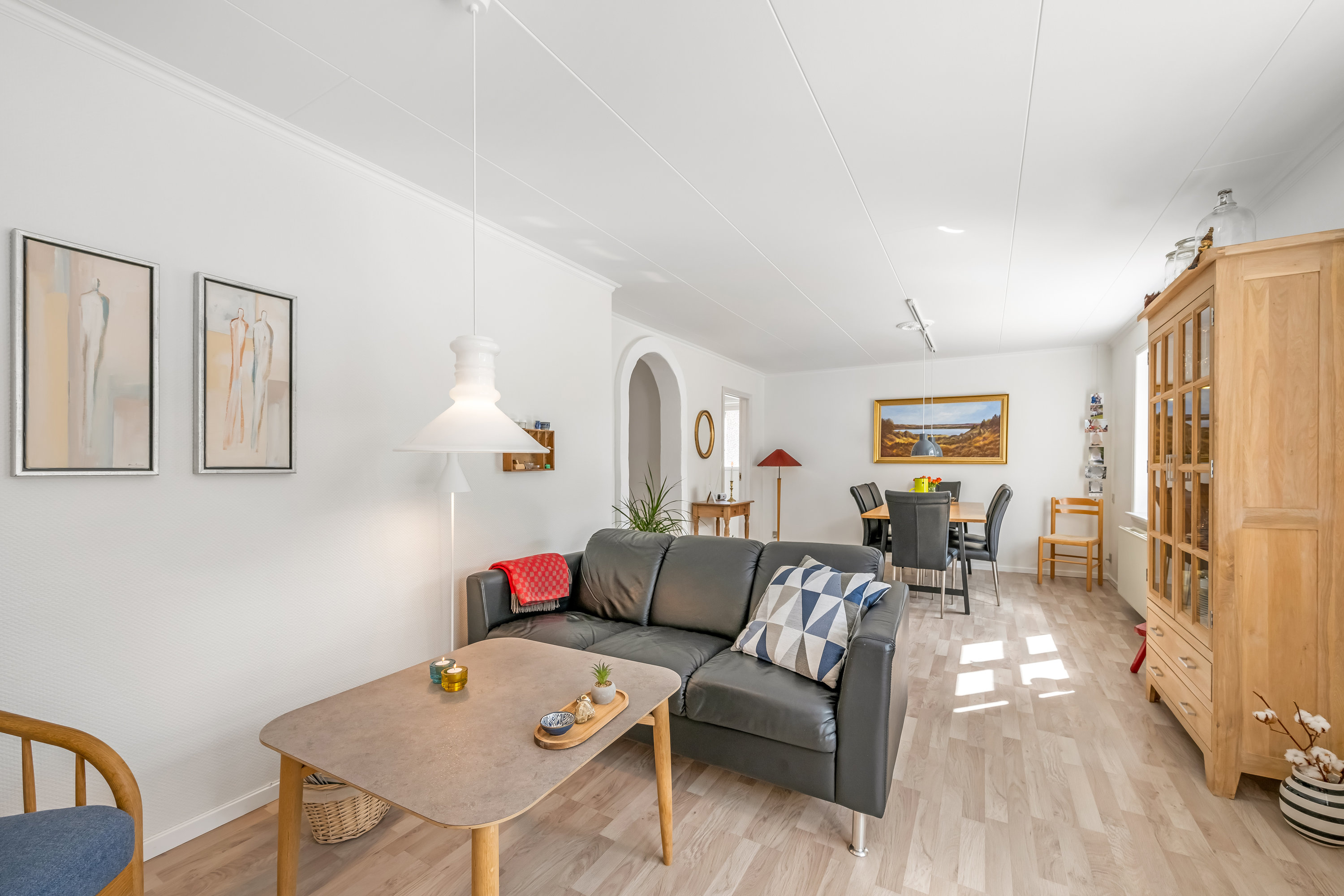 Fremhævet stue billede i fuldskærmstilstand. Billede af Bandsbølvej 4, 6893 Hemmet