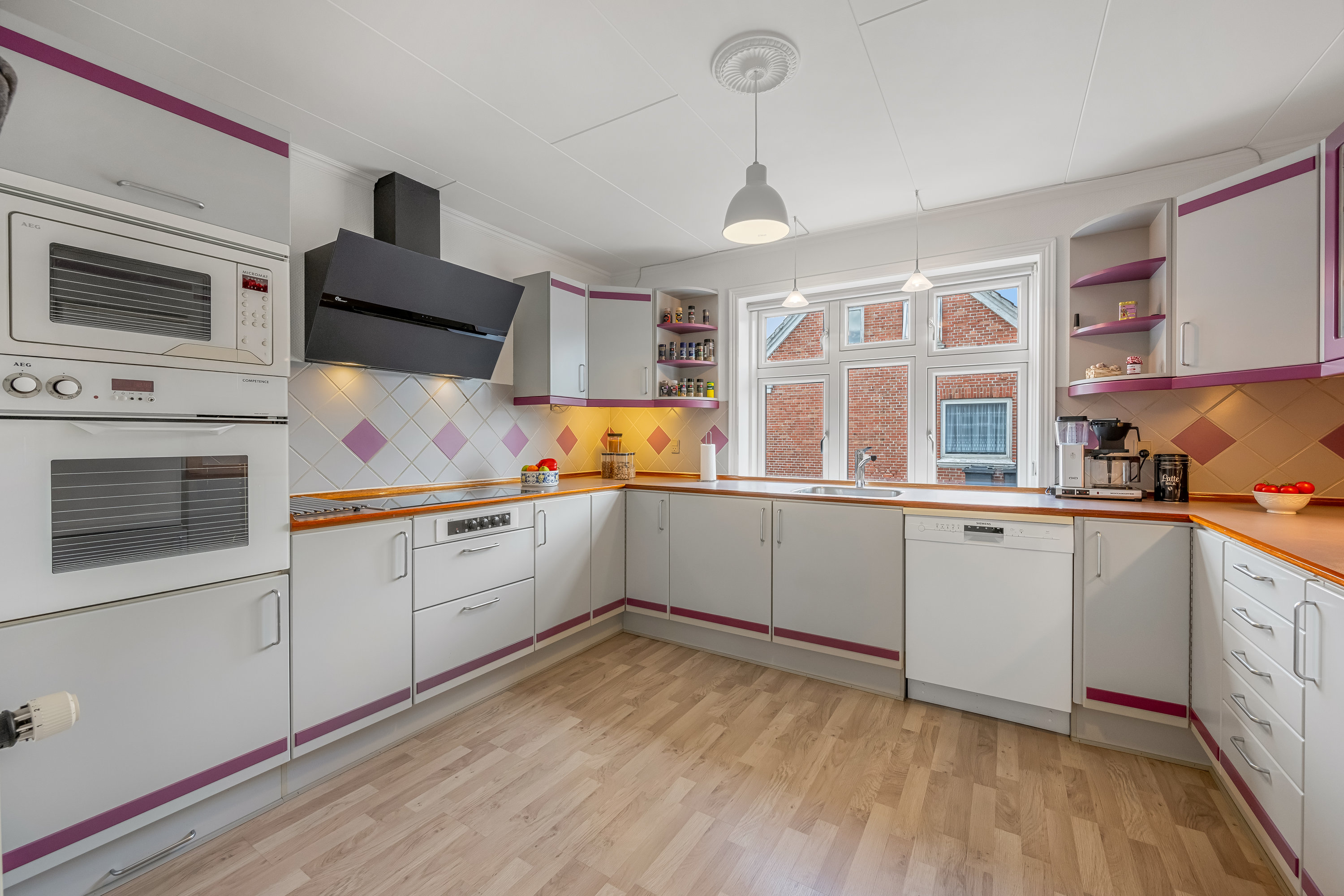 Fremhævet køkken billede i fuldskærmstilstand. Billede af Bandsbølvej 4, 6893 Hemmet