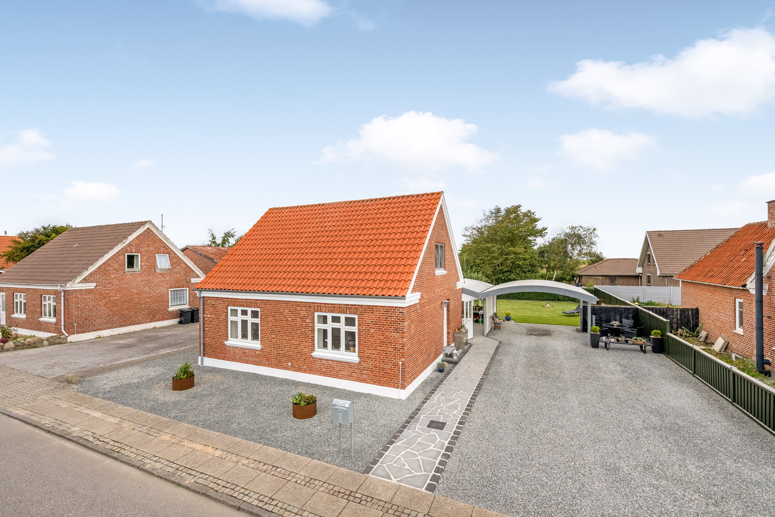 Fremhævet facade billede i fuldskærmstilstand. Billede af Bandsbølvej 4, 6893 Hemmet