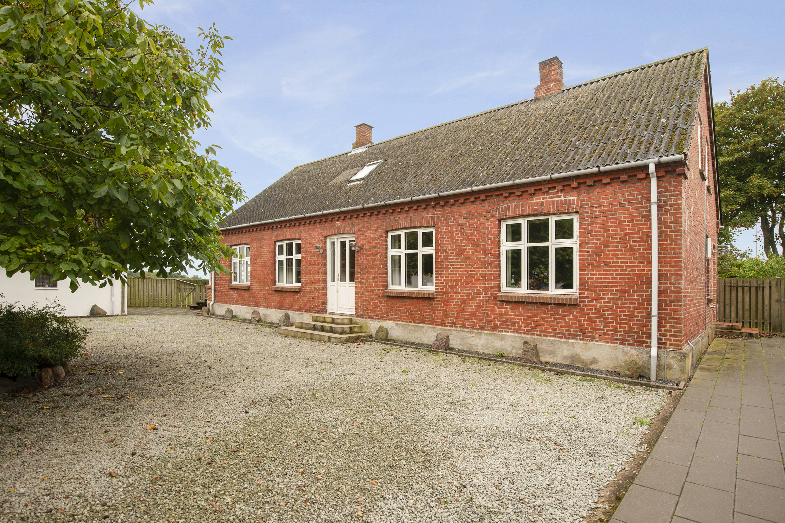 Miniaturebillede 1: ejendommen. Billede af Krogsgade 4, Gylling, 8300 Odder