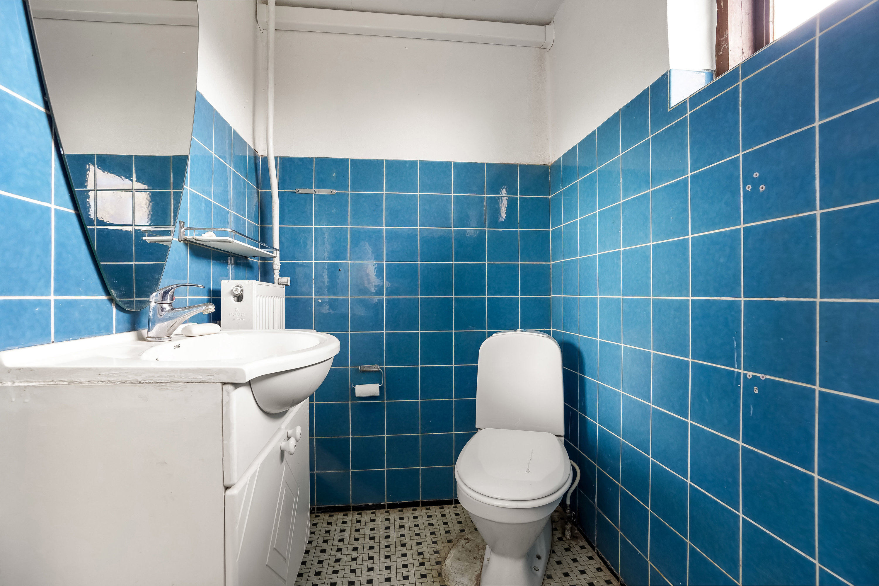 Fremhævet toilet billede i fuldskærmstilstand. Billede af Herningvej 11, 7300 Jelling