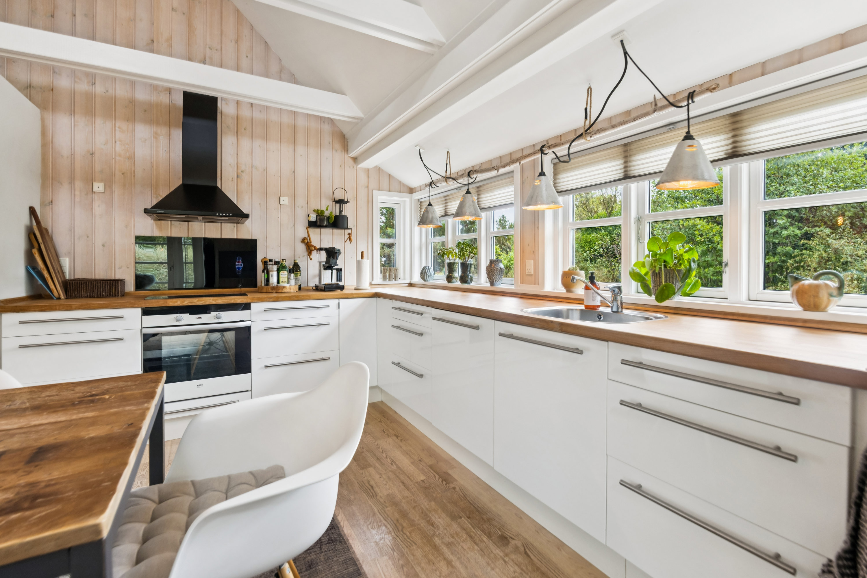 Fremhævet køkken billede i fuldskærmstilstand. Billede af Marsvej 11, 9370 Hals