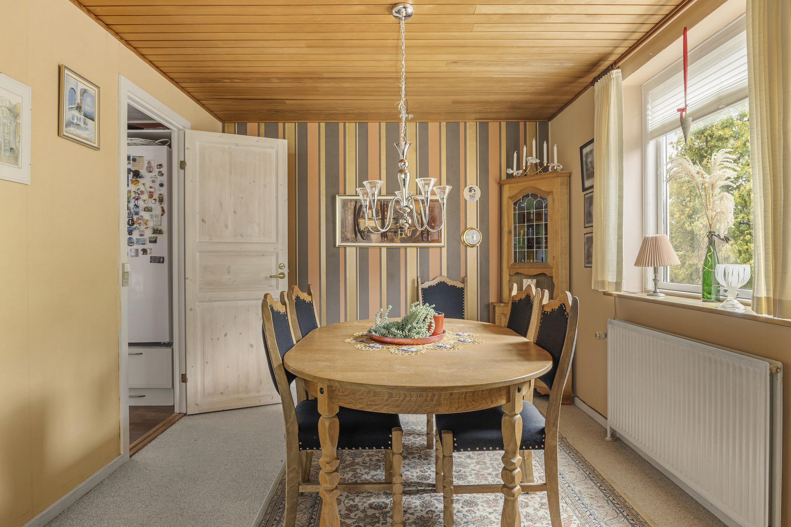 Fremhævet spisestue billede i fuldskærmstilstand. Billede af Græsvænget 3, Korsør Syd, 4220 Korsør