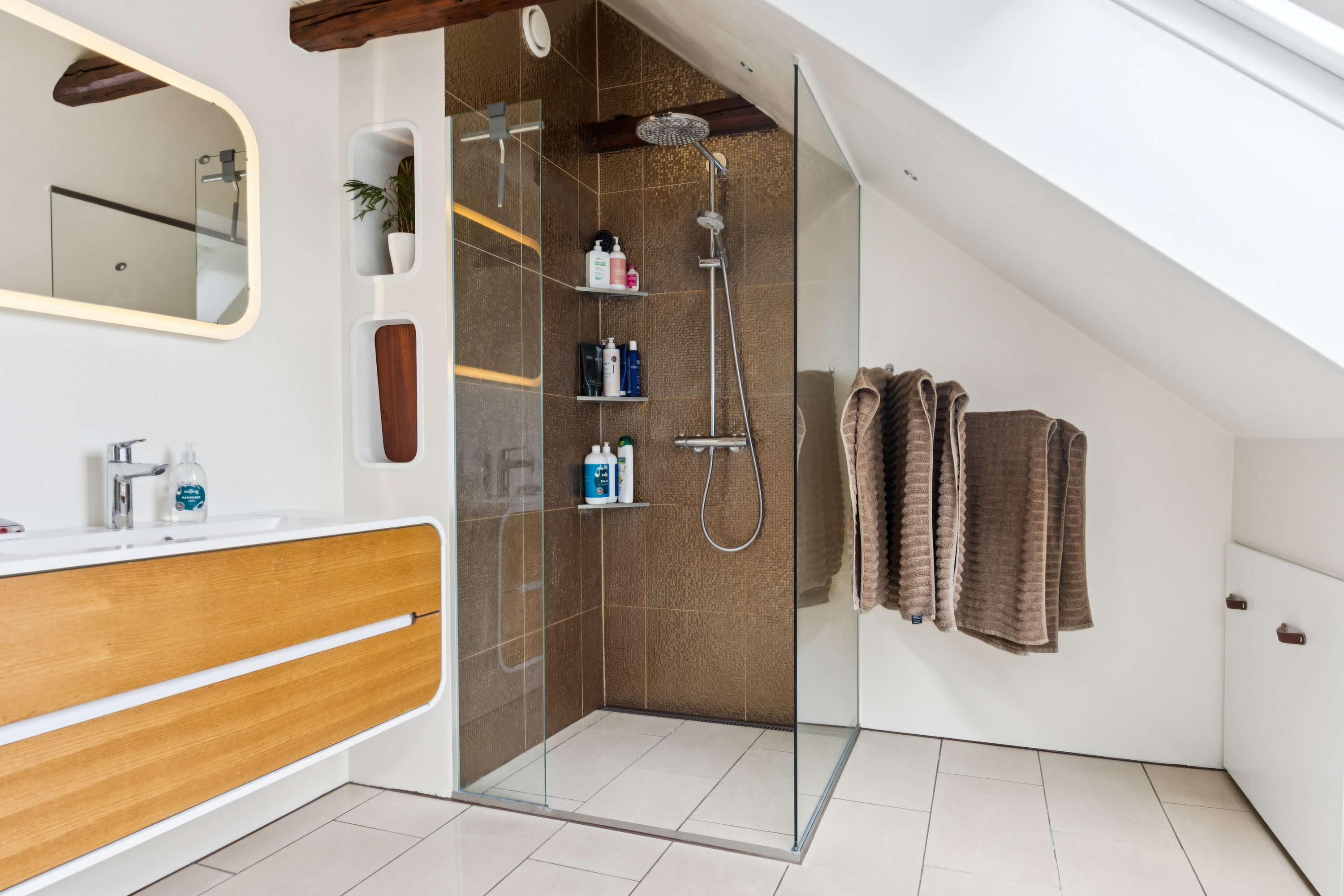 Fremhævet badeværelse billede i fuldskærmstilstand. Billede af Bakkelygade 11, 9400 Nørresundby