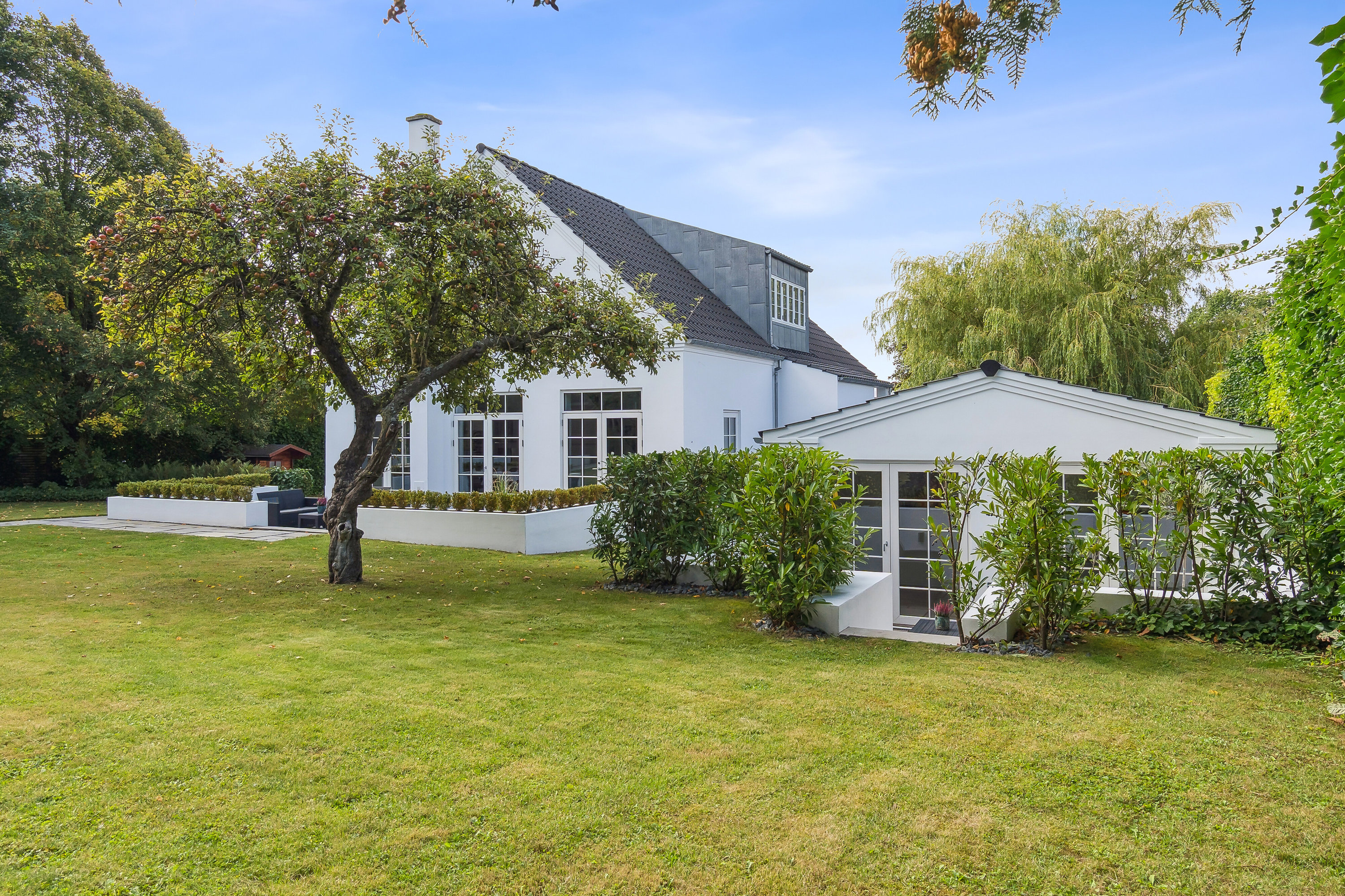 Fremhævet set fra haven billede i fuldskærmstilstand. Billede af Holmegårdsvej 41, 8270 Højbjerg