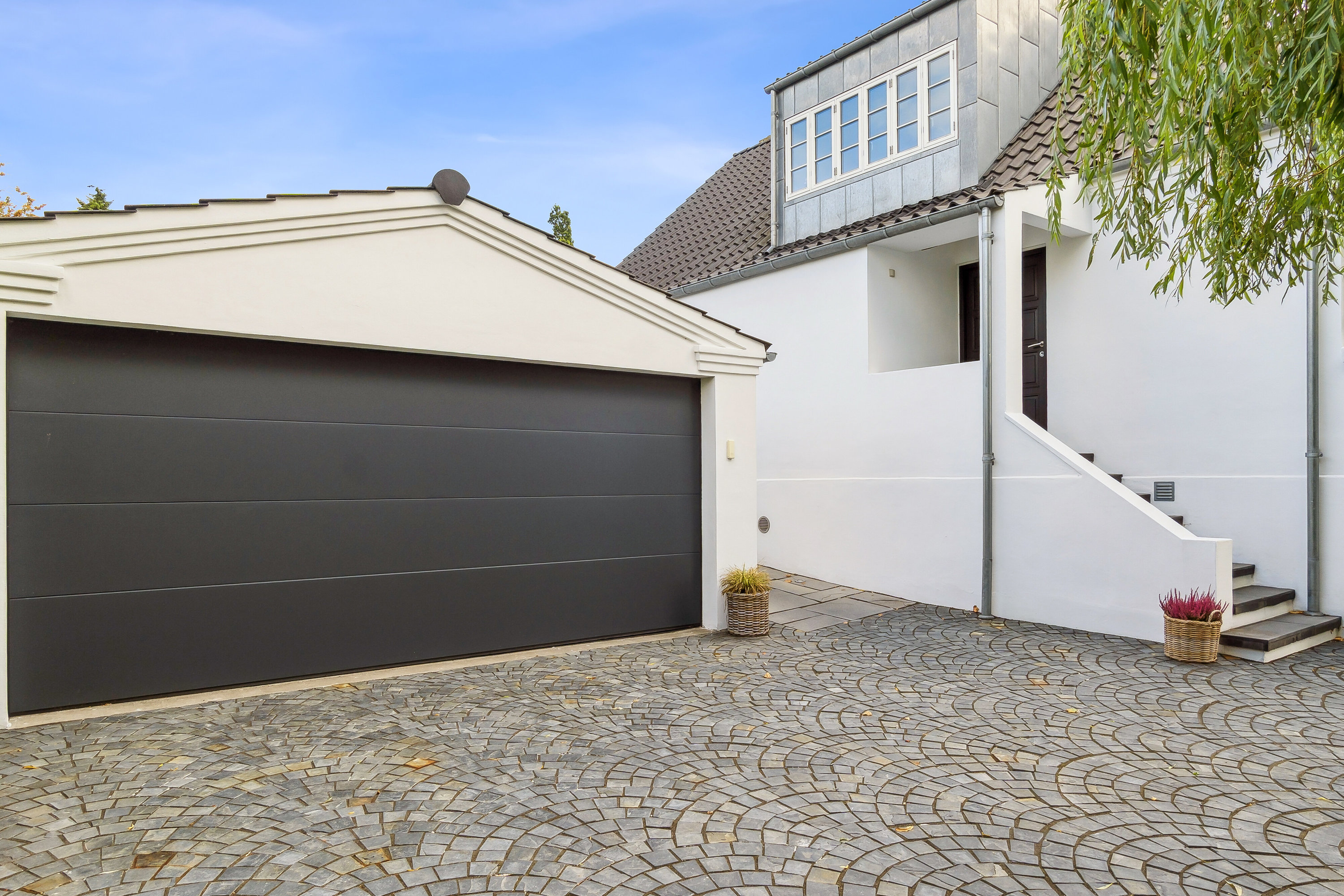 Fremhævet set fra vejen billede i fuldskærmstilstand. Billede af Holmegårdsvej 41, 8270 Højbjerg