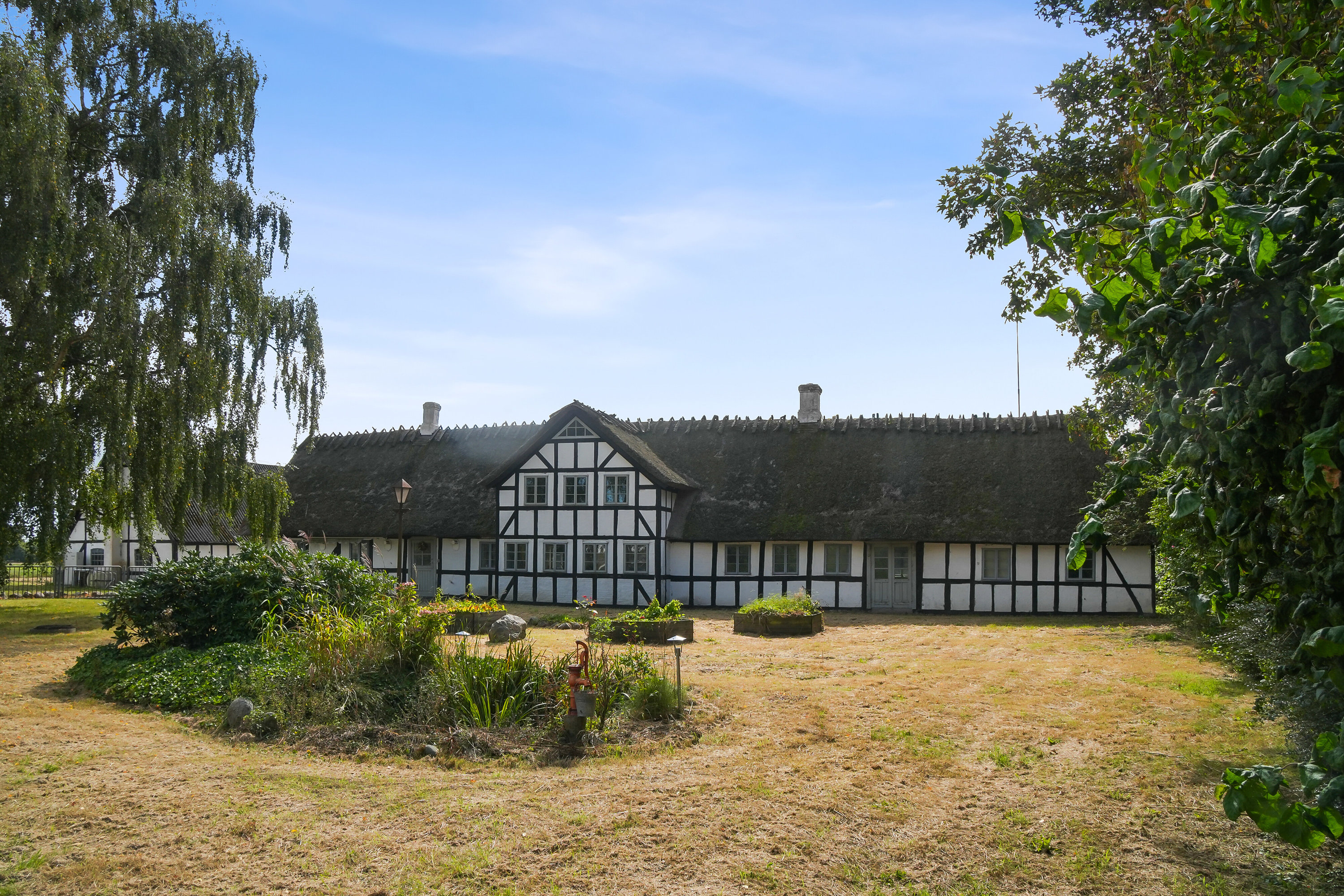 Fremhævet set fra haven billede i fuldskærmstilstand. Billede af Odensevej 307, Ladby, 5300 Kerteminde