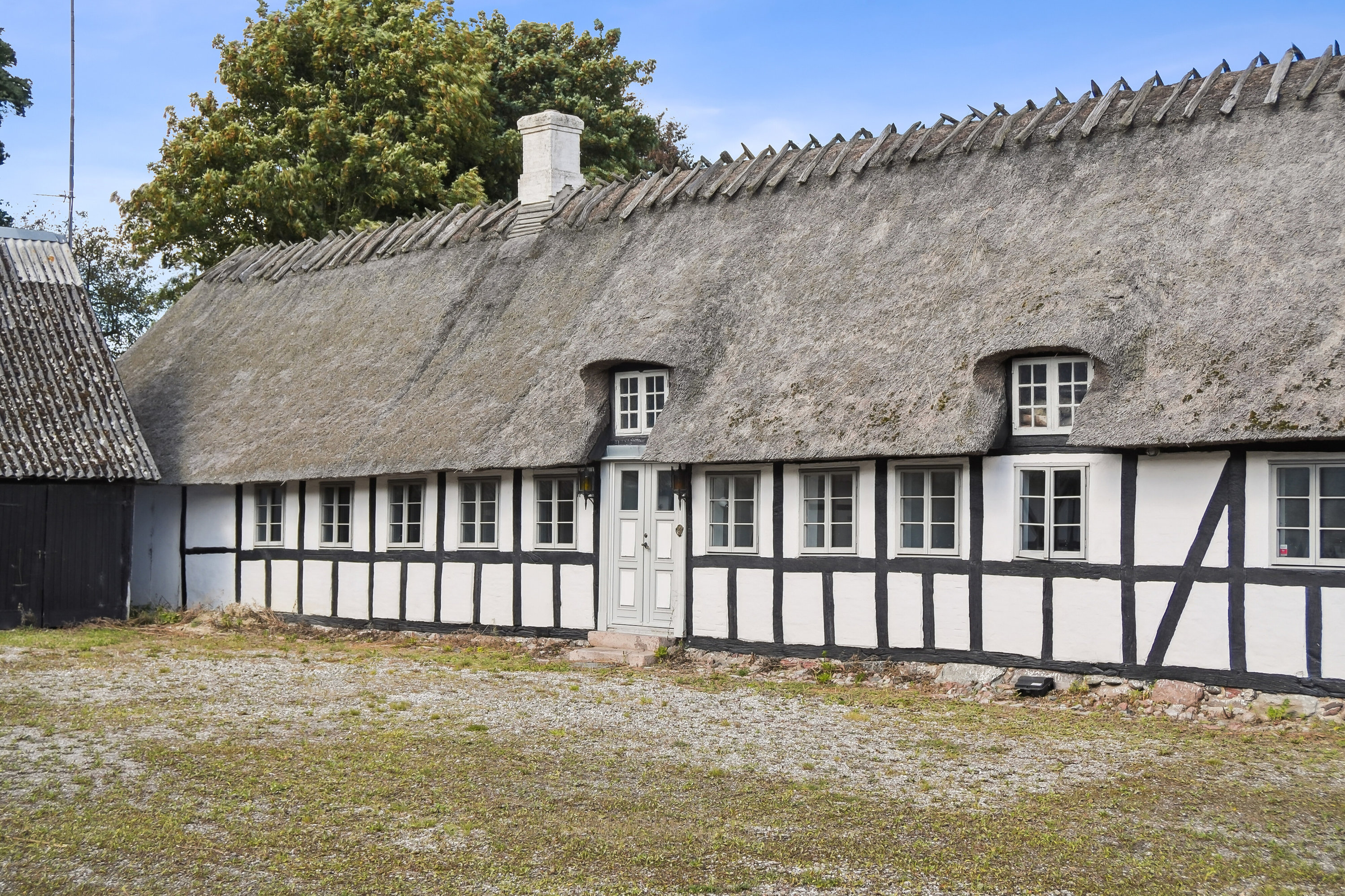 Fremhævet set fra haven billede i fuldskærmstilstand. Billede af Odensevej 307, Ladby, 5300 Kerteminde