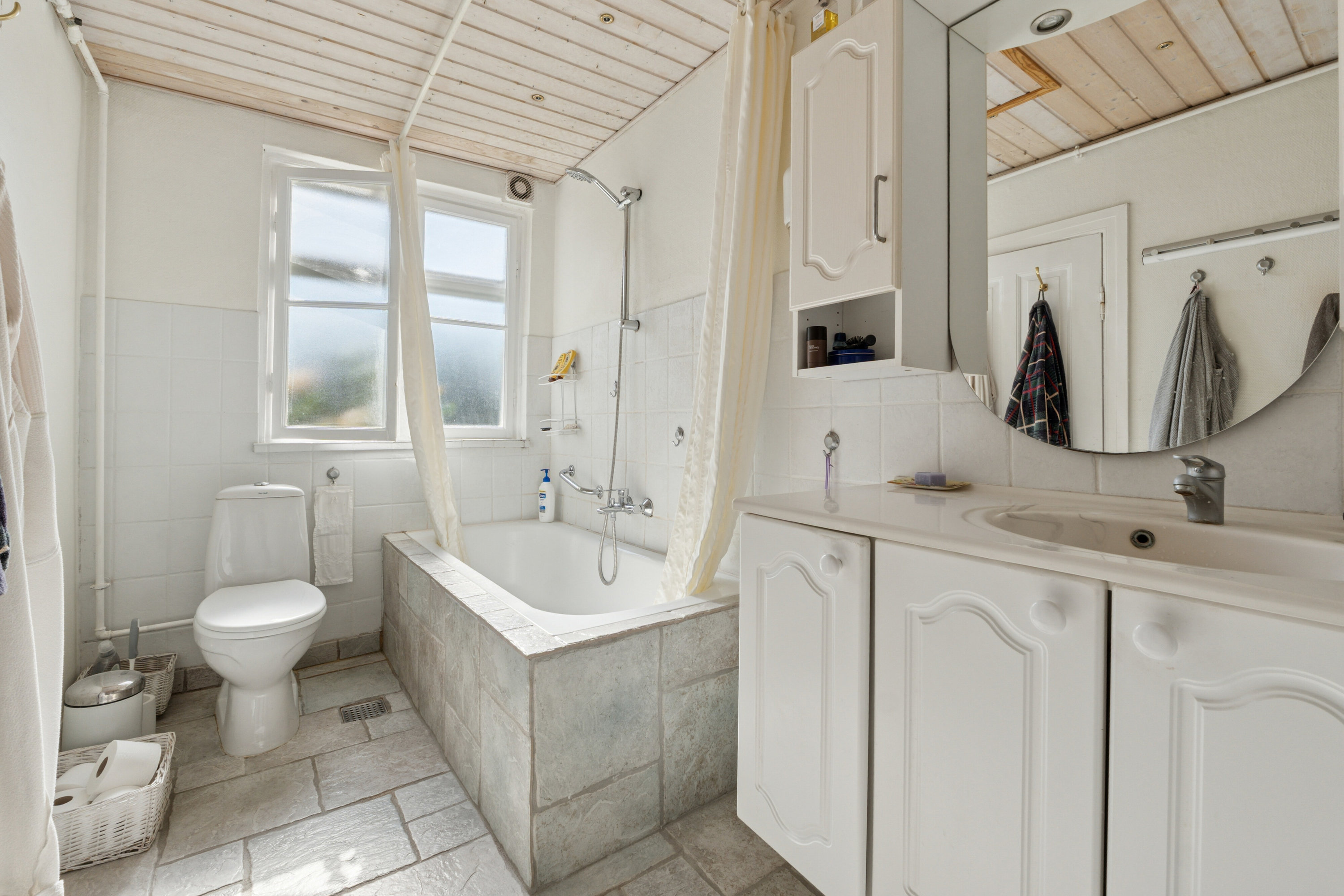 Fremhævet badeværelse billede i fuldskærmstilstand. Billede af Skolevej 5, Tullebølle, 5953 Tranekær