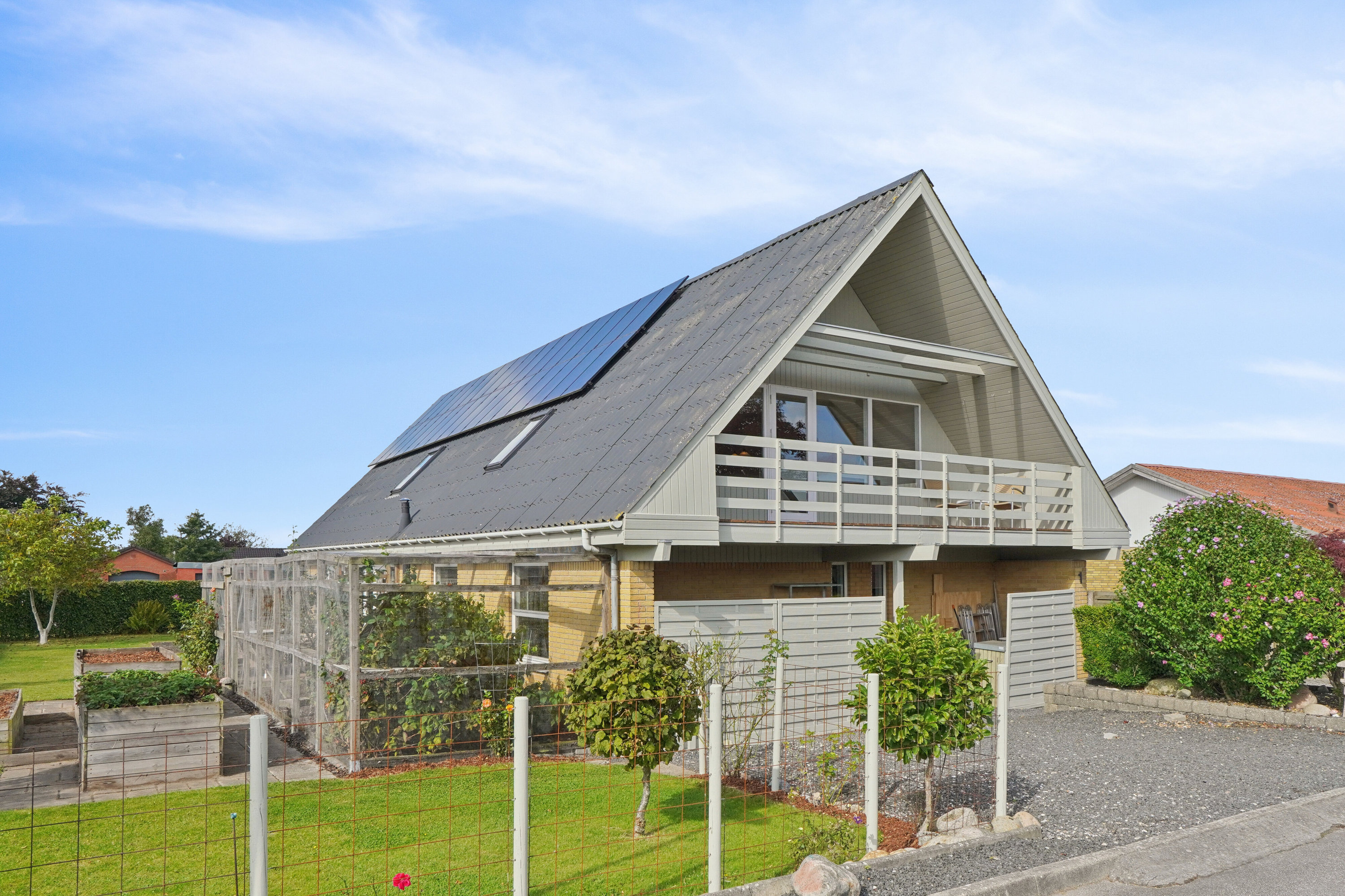 Fremhævet set fra vejen billede i fuldskærmstilstand. Billede af Per Kirkebys Vej 1, 7430 Ikast