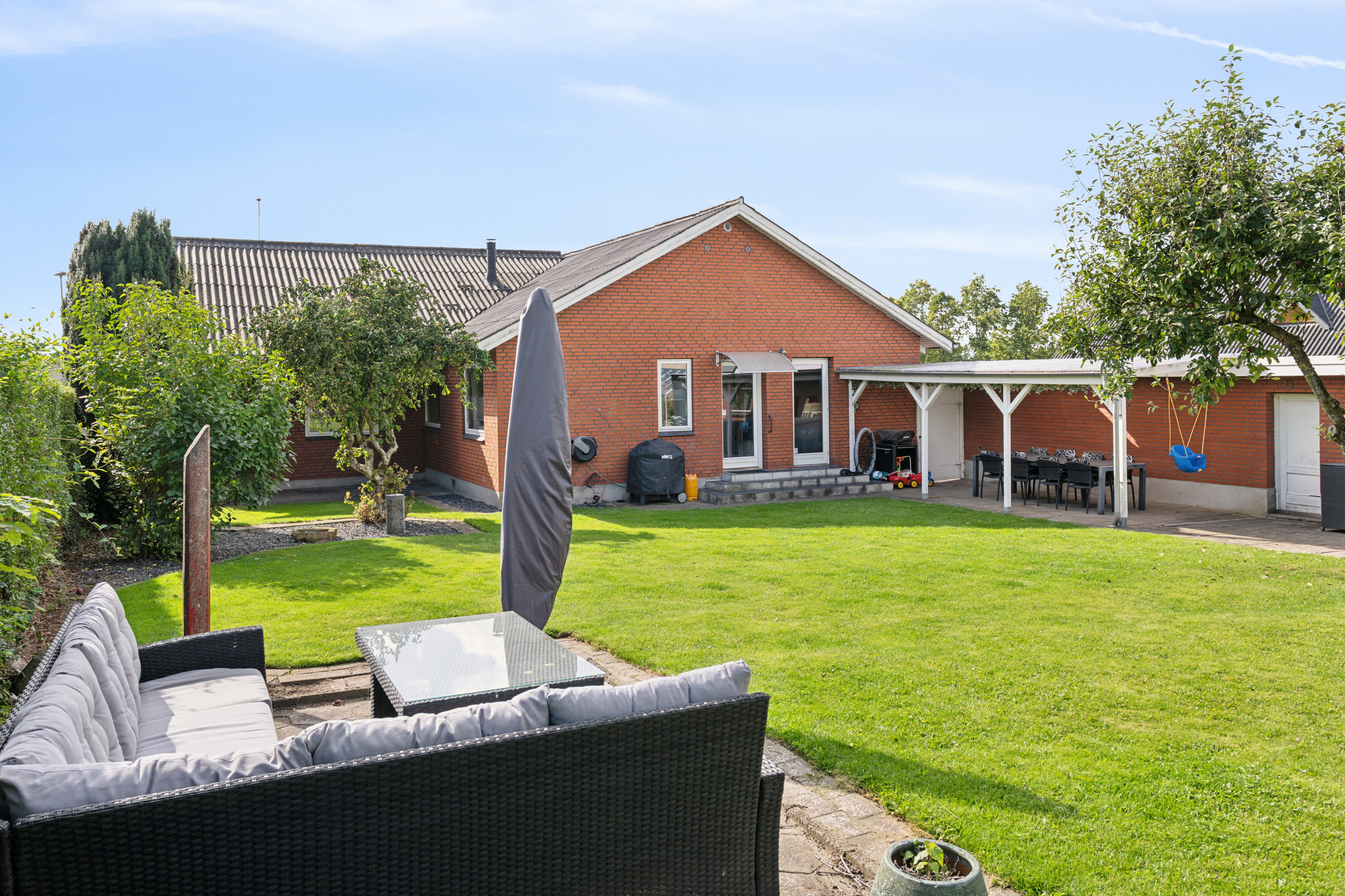 Miniaturebillede 1: set fra haven. Billede af Klochsvej 22, 7441 Bording