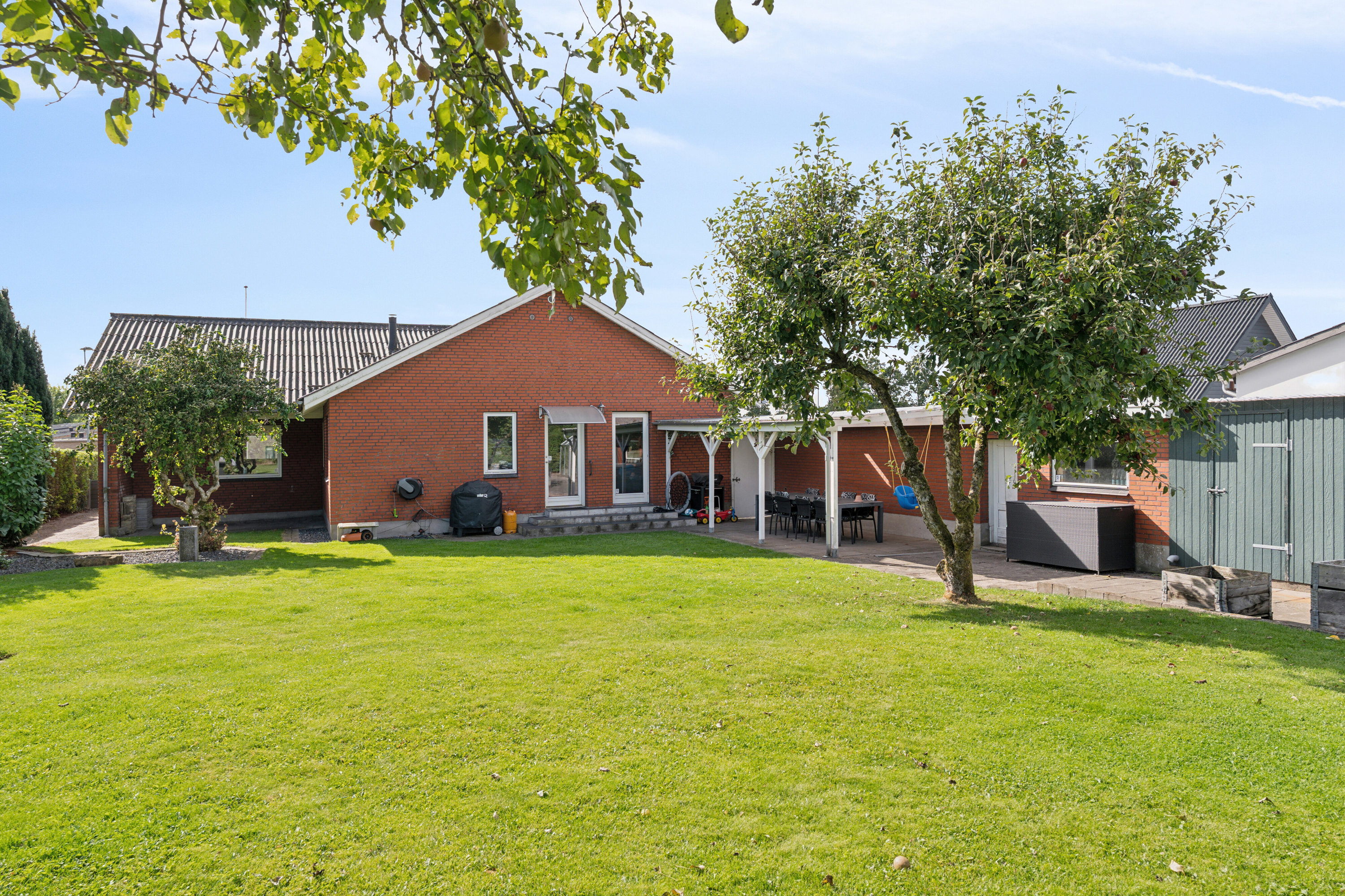 Fremhævet set fra haven billede i fuldskærmstilstand. Billede af Klochsvej 22, 7441 Bording