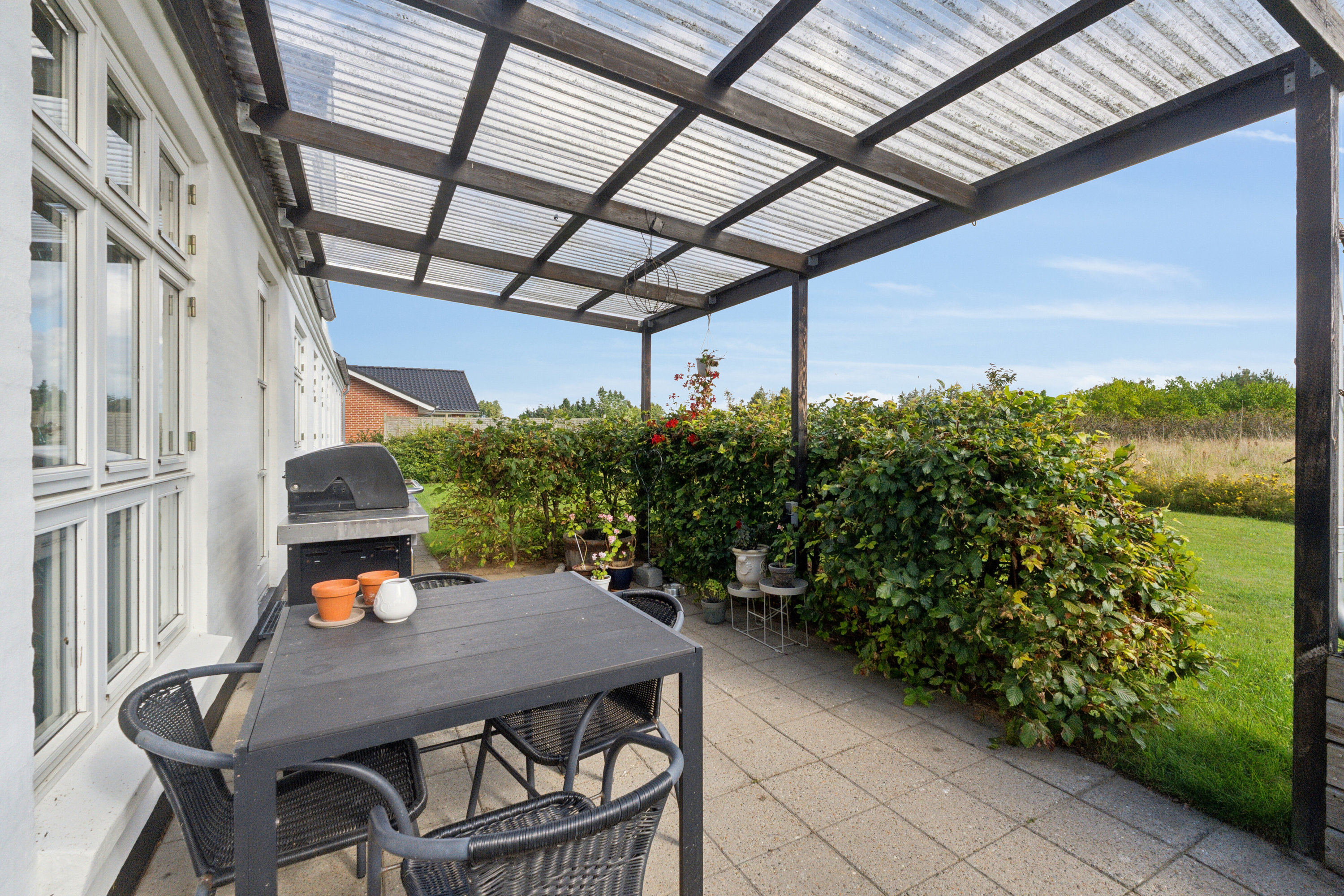 Fremhævet overdækket terrasse billede i fuldskærmstilstand. Billede af Kærvænget 23, Astrup, 9800 Hjørring