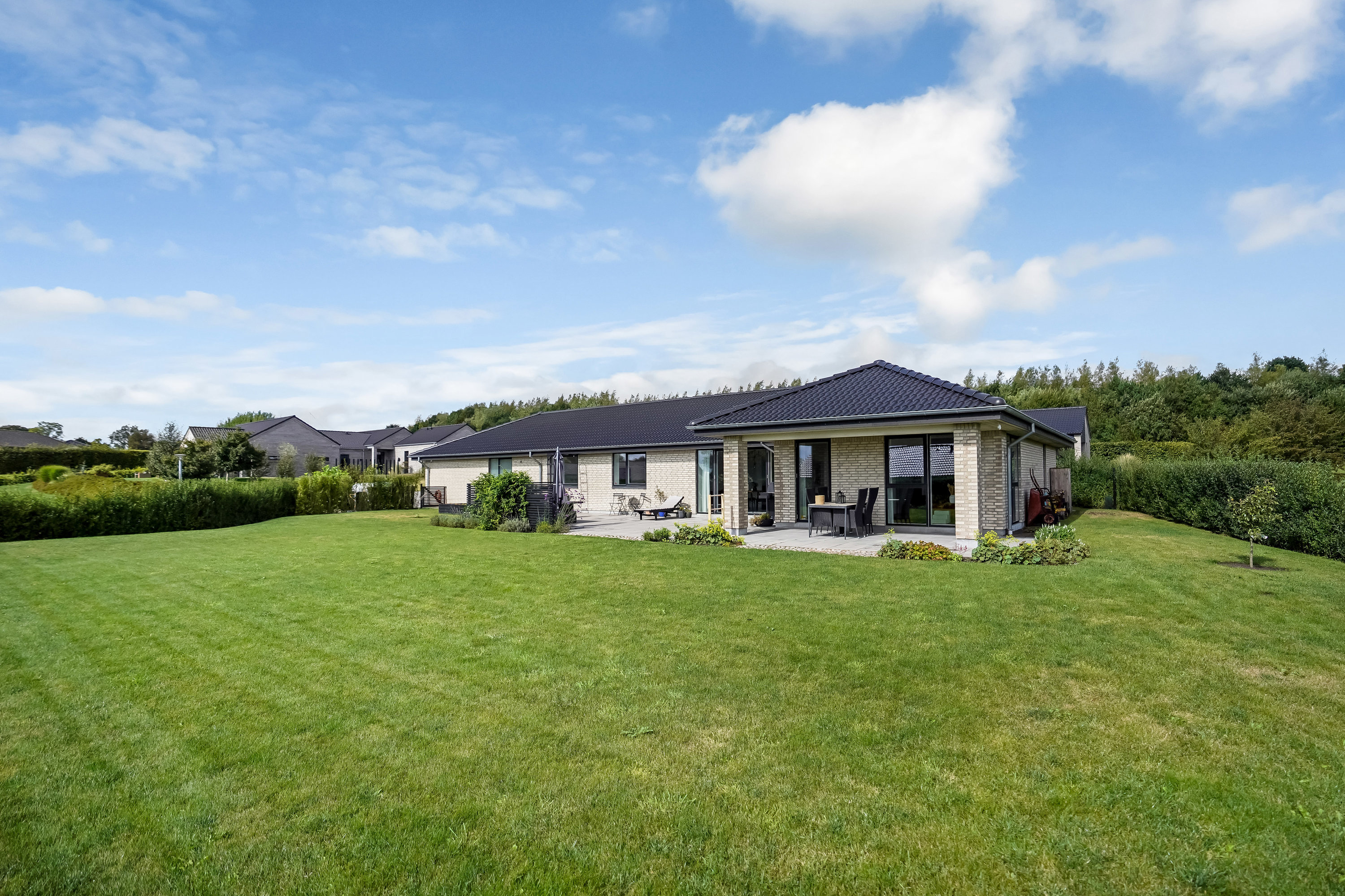 Fremhævet ejendommen billede i fuldskærmstilstand. Billede af Kirkebyvænget 34, 5592 Ejby