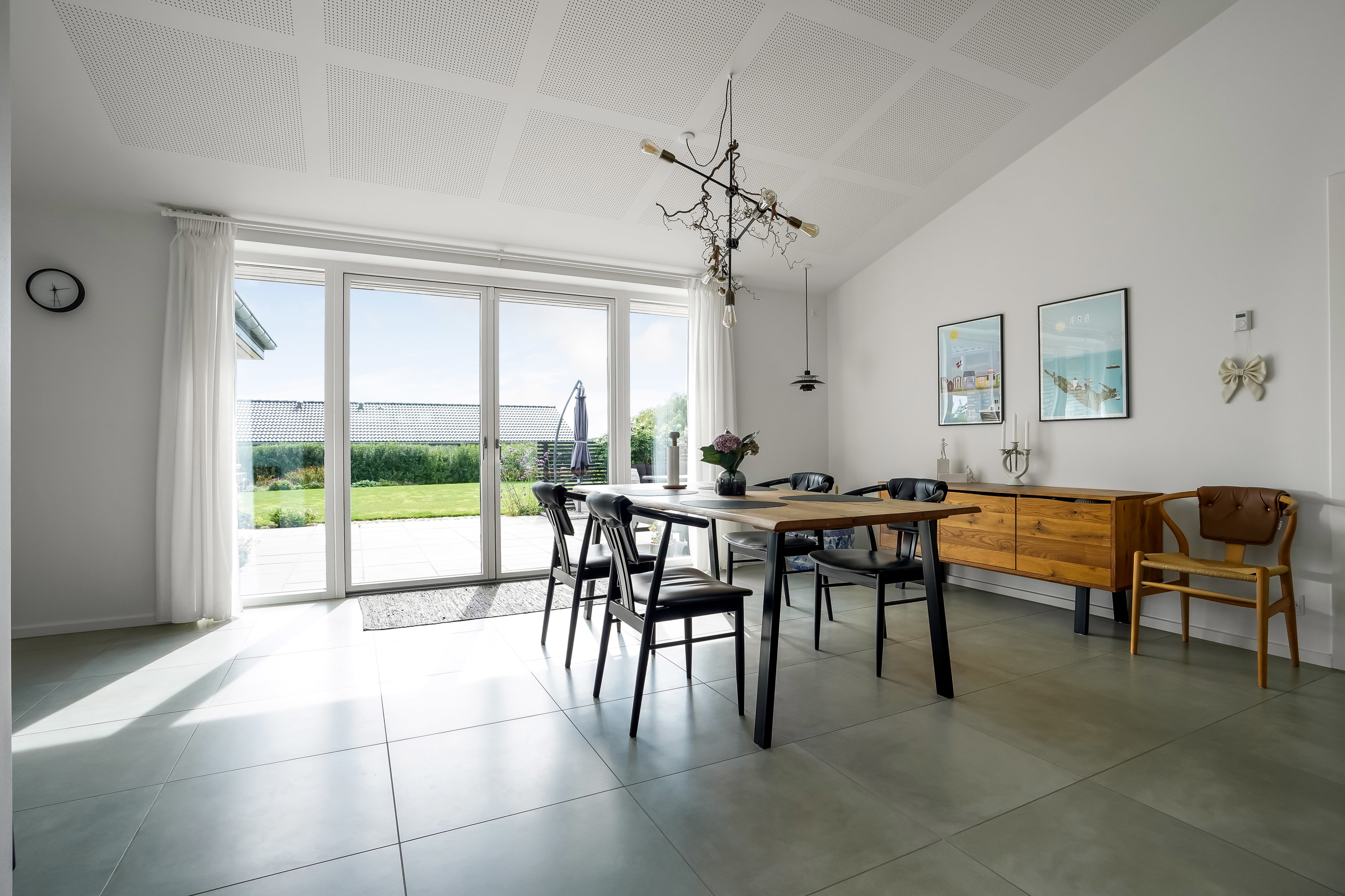 Fremhævet stue billede i fuldskærmstilstand. Billede af Kirkebyvænget 34, 5592 Ejby