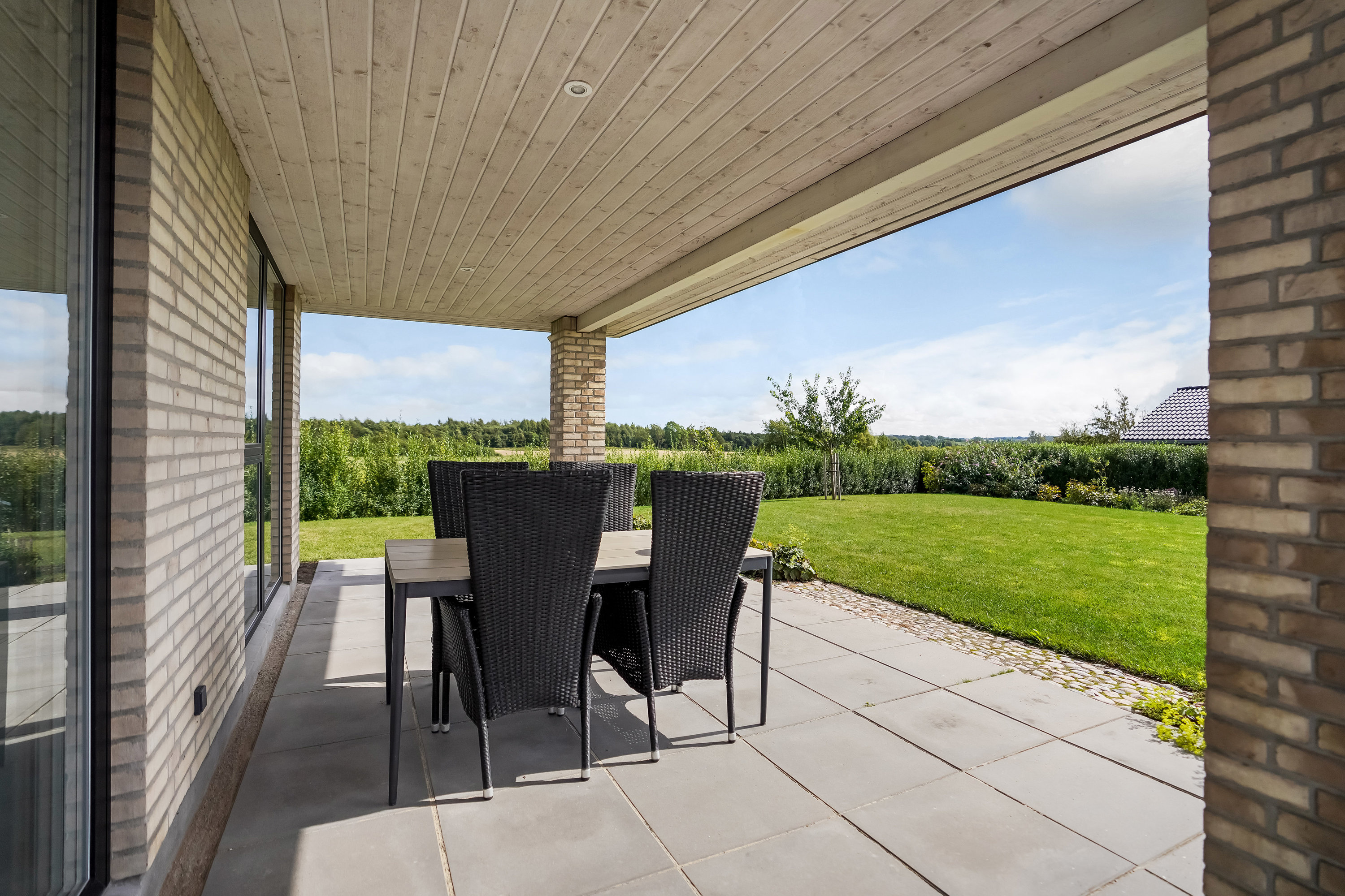 Fremhævet terrasse billede i fuldskærmstilstand. Billede af Kirkebyvænget 34, 5592 Ejby