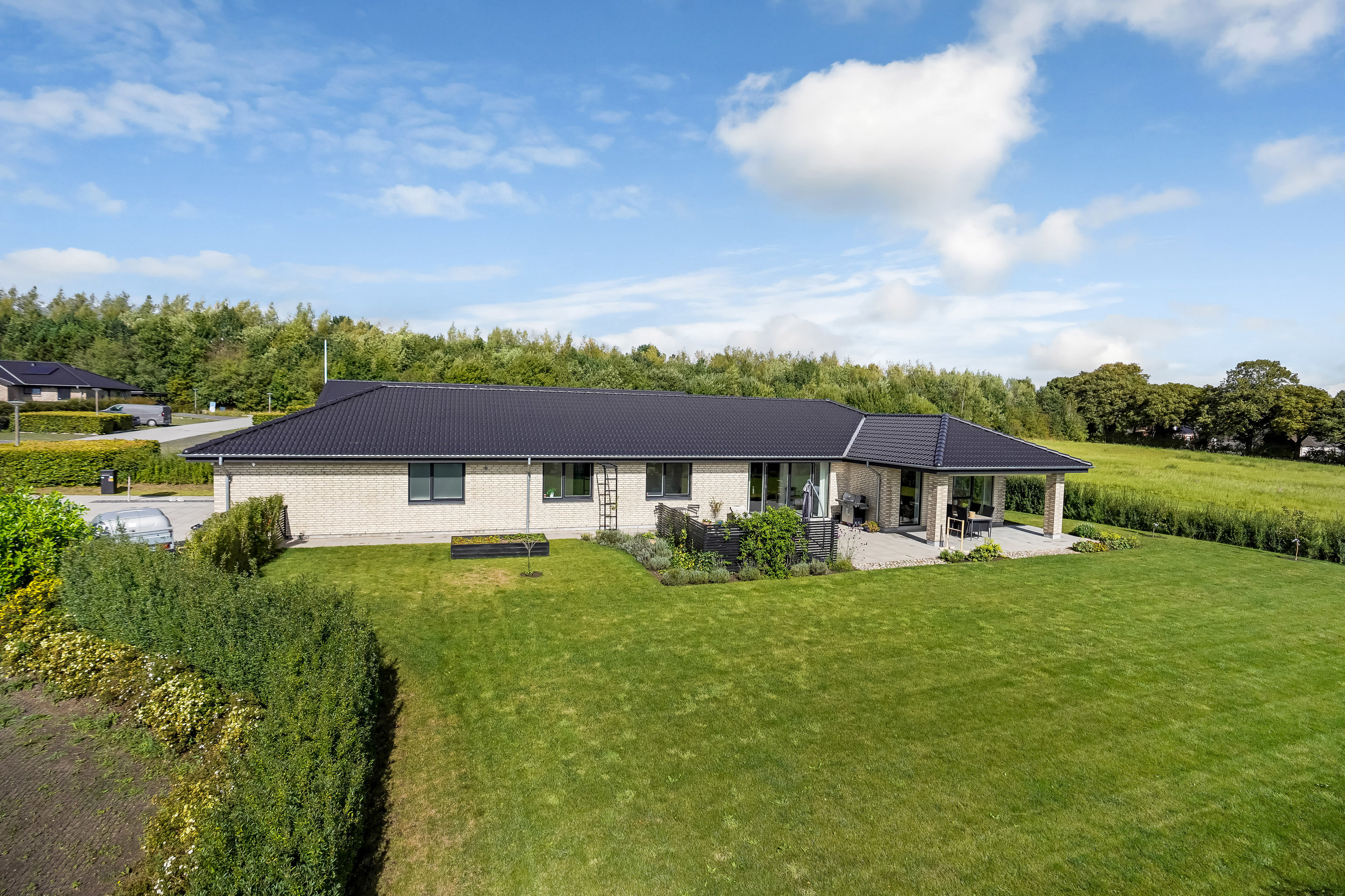 Miniaturebillede 1: ejendommen. Billede af Kirkebyvænget 34, 5592 Ejby