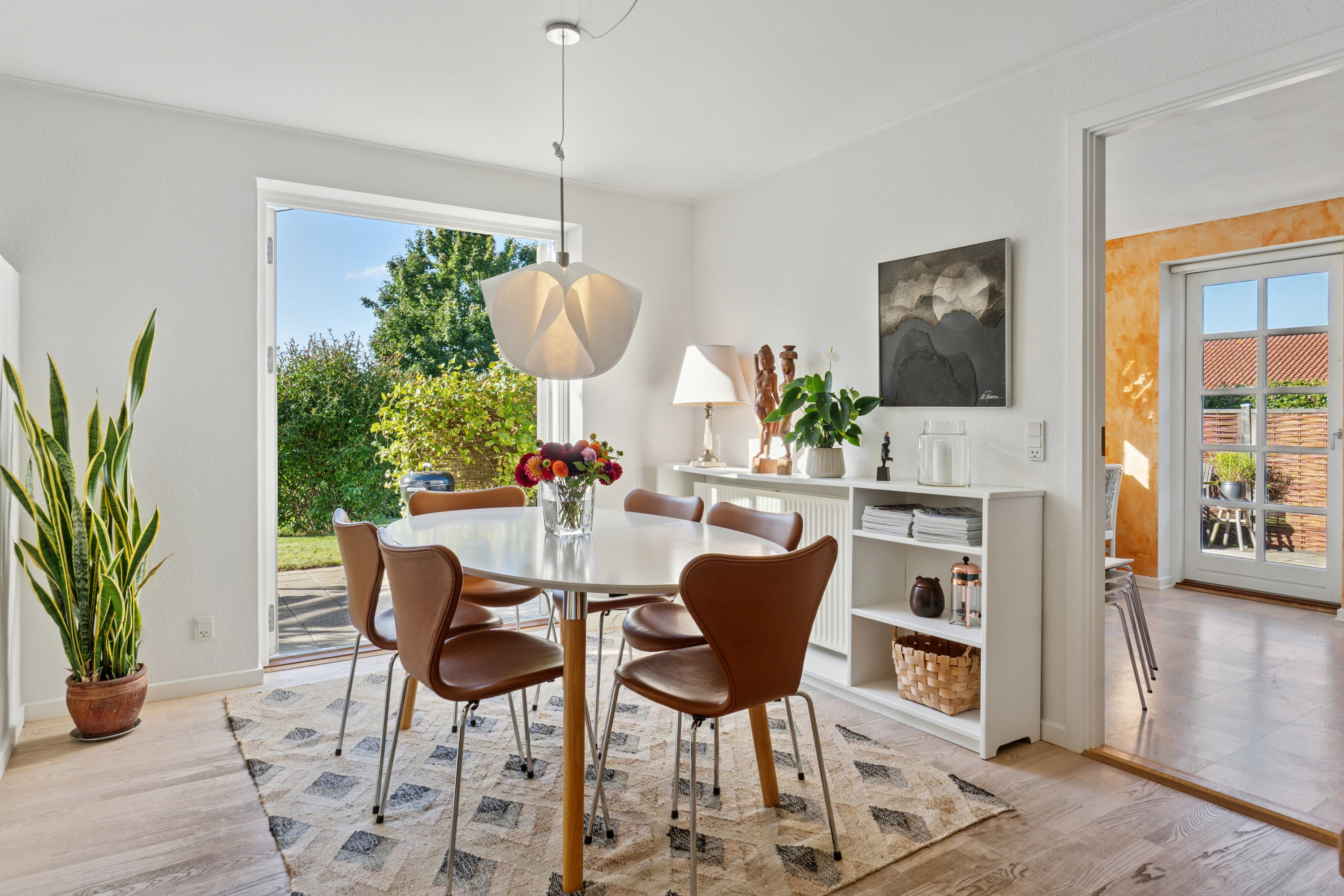 Fremhævet spisestue billede i fuldskærmstilstand. Billede af Vædderen 30, Egense, 5700 Svendborg