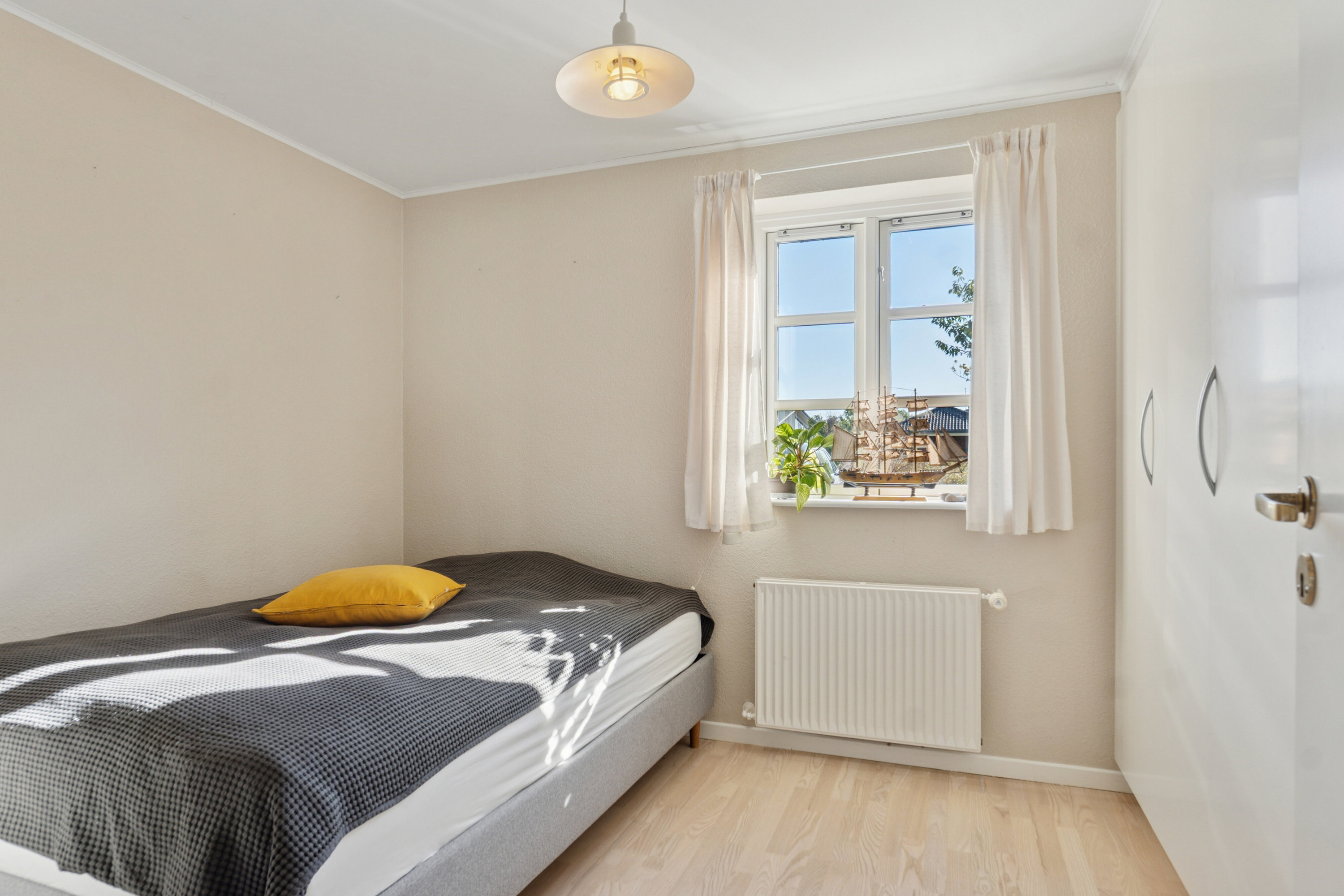 Fremhævet soveværelse billede i fuldskærmstilstand. Billede af Vædderen 30, Egense, 5700 Svendborg