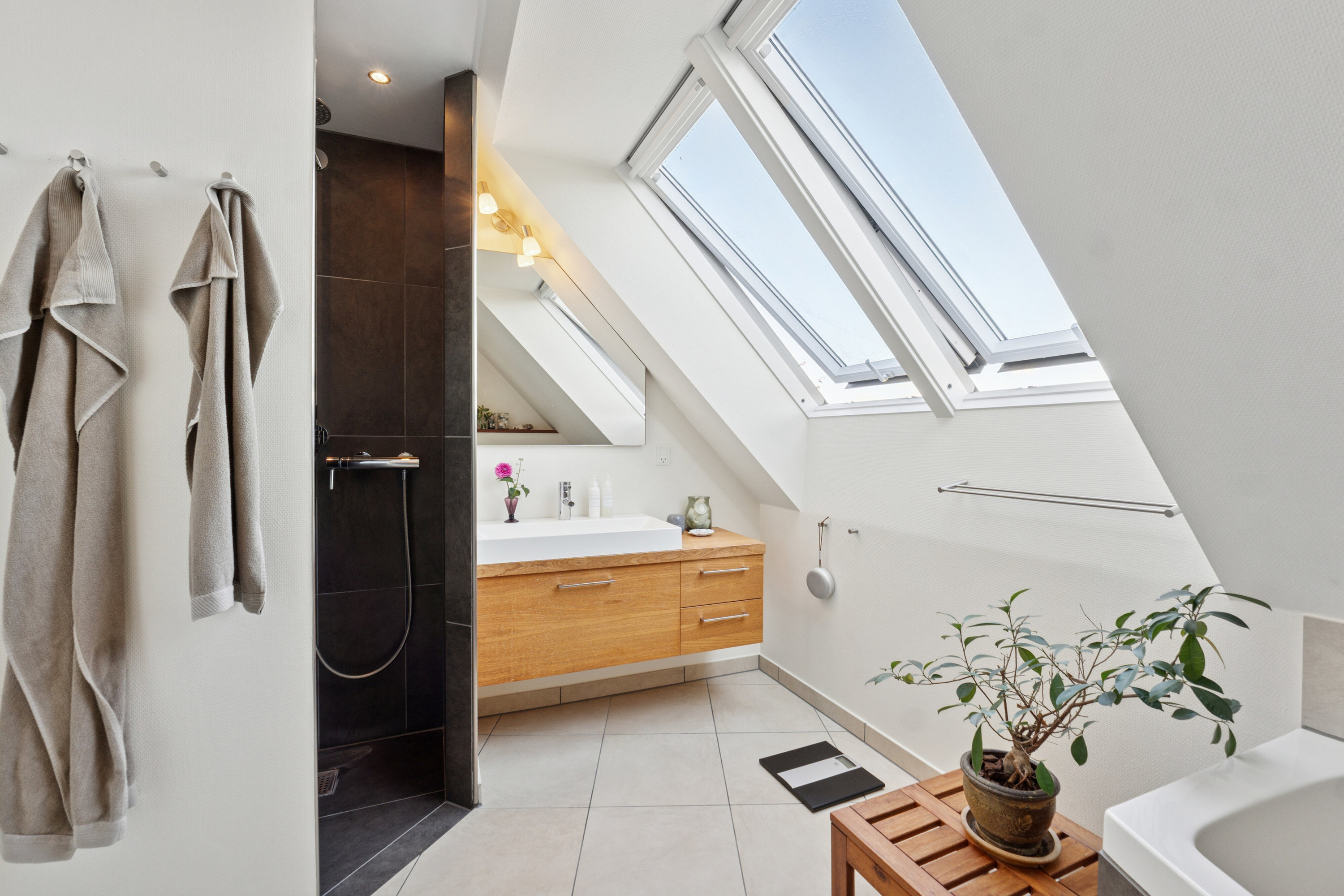 Fremhævet badeværelse billede i fuldskærmstilstand. Billede af Vædderen 30, Egense, 5700 Svendborg