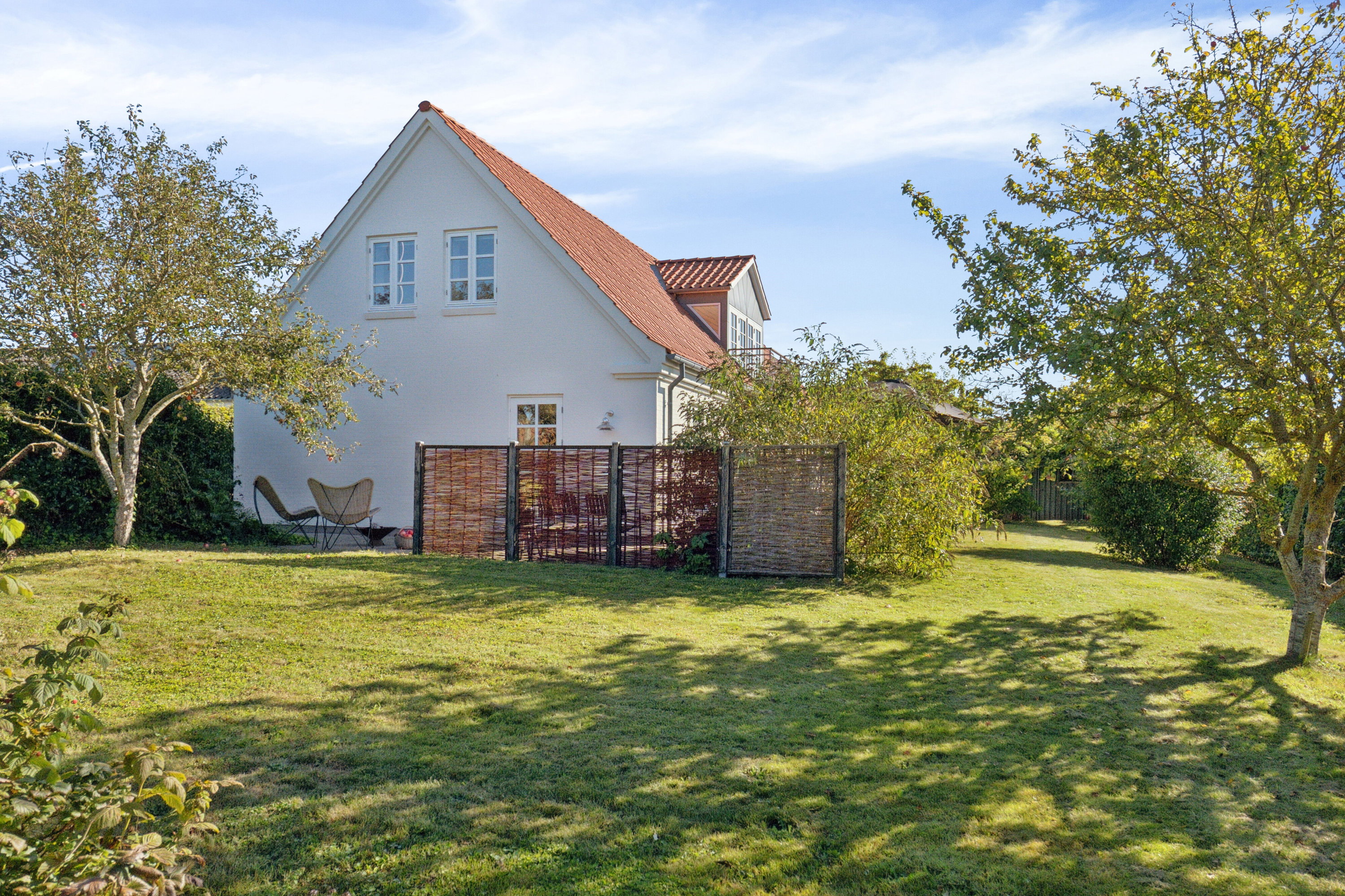 Fremhævet set fra haven billede i fuldskærmstilstand. Billede af Vædderen 30, Egense, 5700 Svendborg