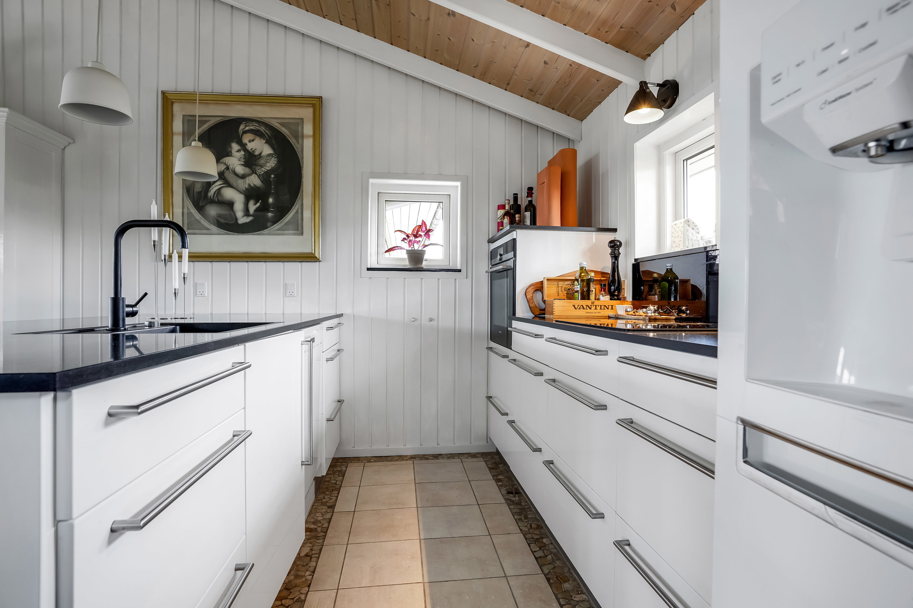 Fremhævet køkken billede i fuldskærmstilstand. Billede af Østre Strandvej 93, Hasmark Strand, 5450 Otterup