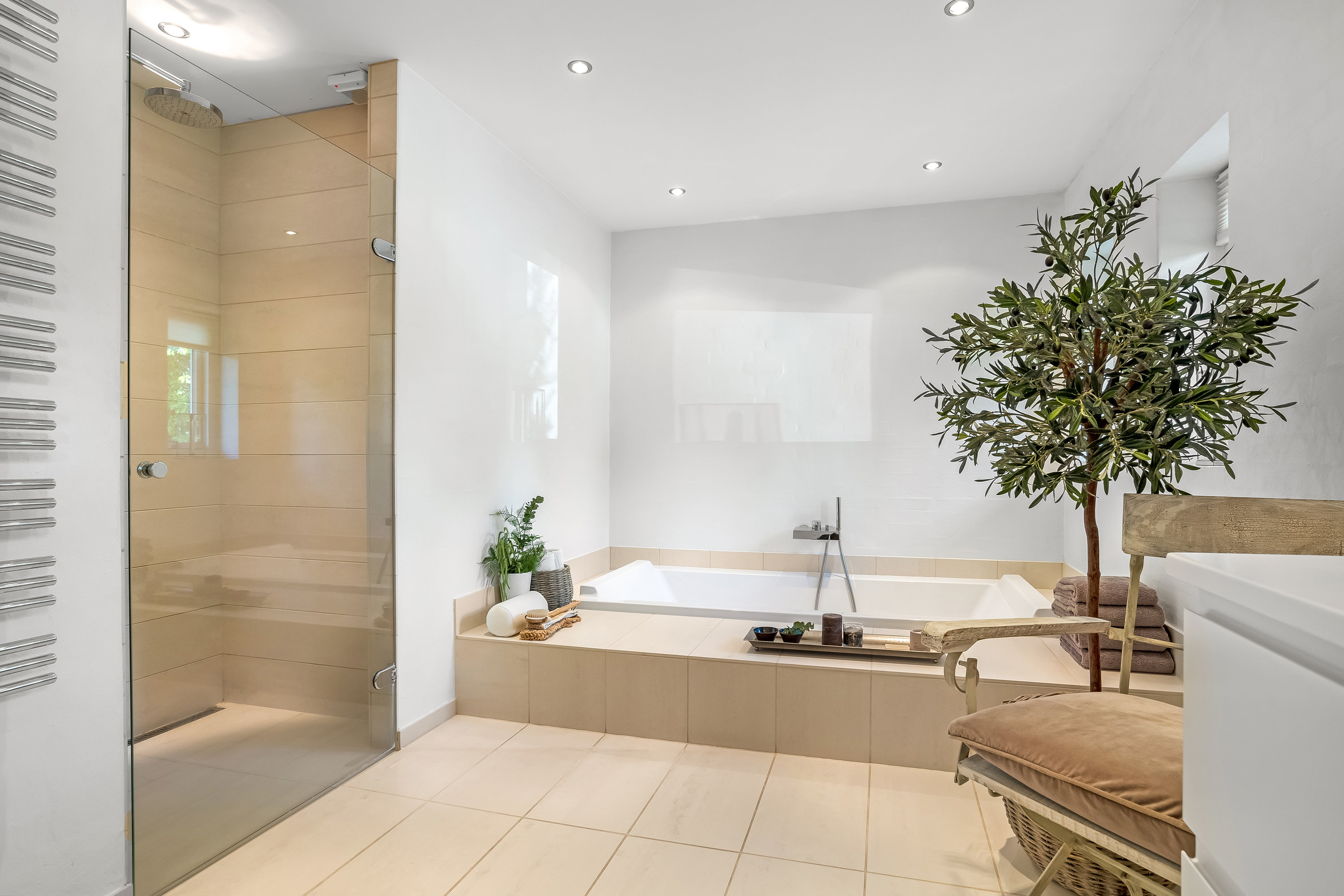 Miniaturebillede 1: badeværelse. Billede af Lilleåvej 5, Råsted, 7500 Holstebro