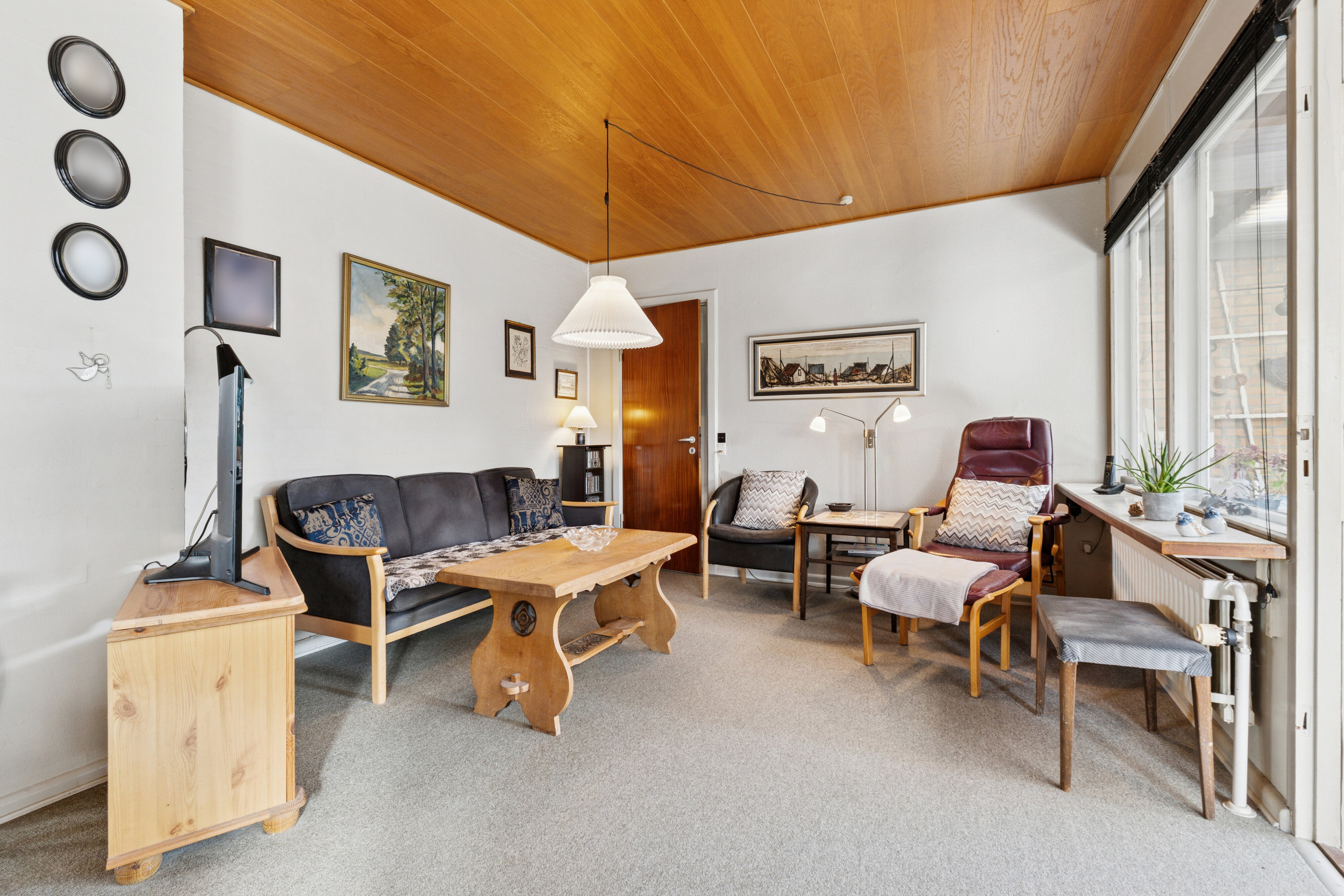 Fremhævet stue billede i fuldskærmstilstand. Billede af Midtervang 1, 6630 Rødding