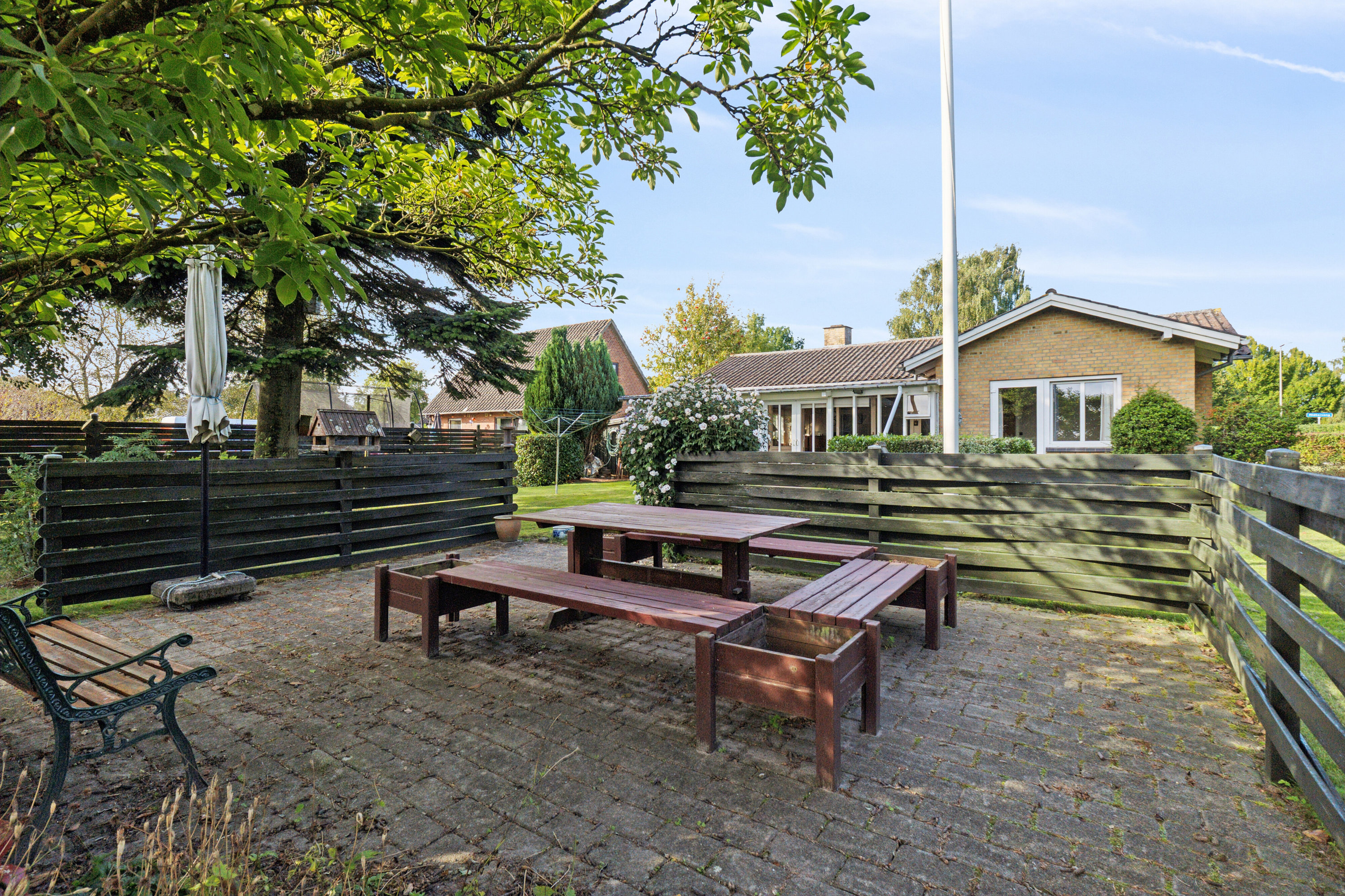 Miniaturebillede 1: udendørs. Billede af Midtervang 1, 6630 Rødding