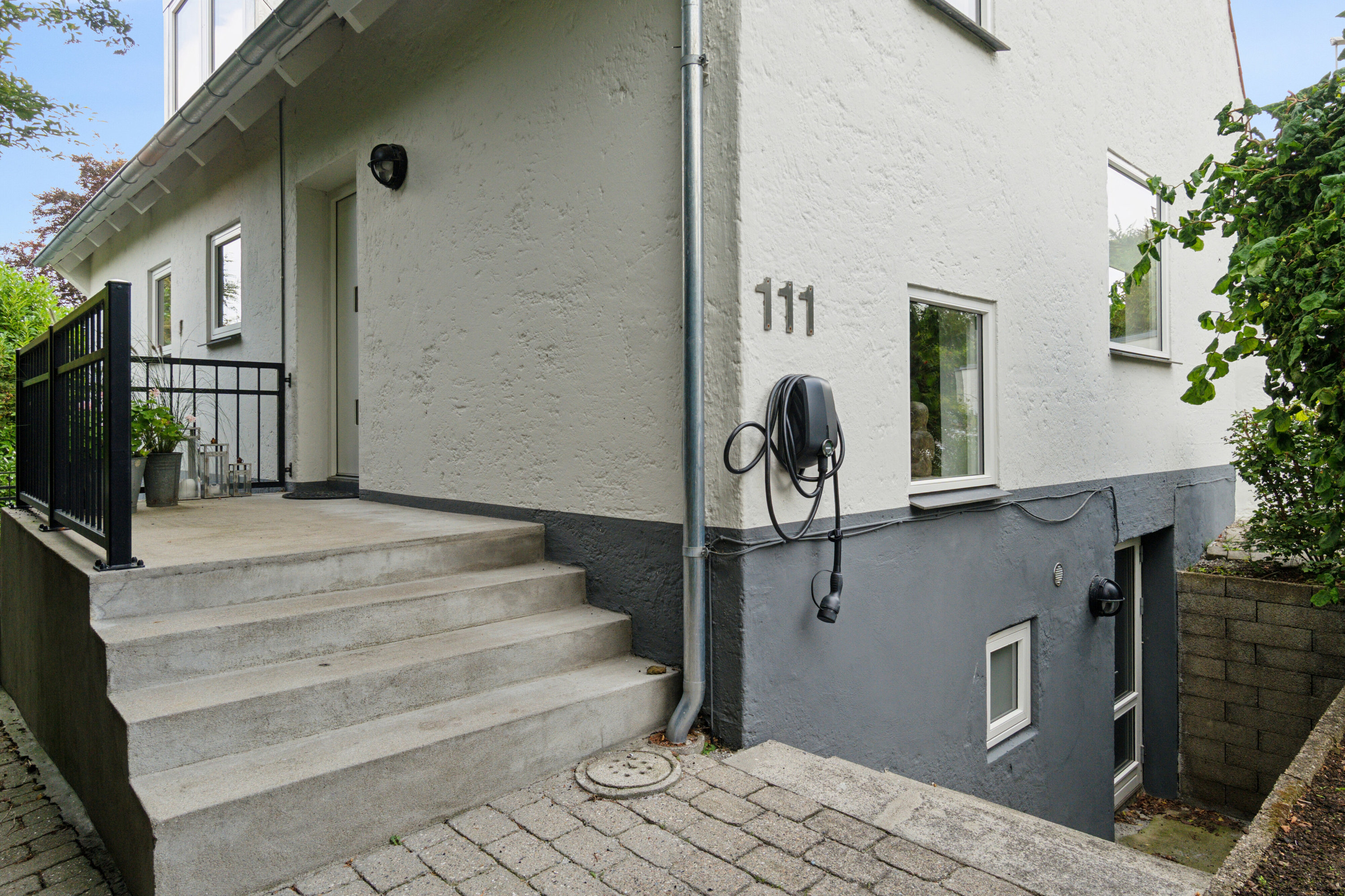 Fremhævet set fra vejen billede i fuldskærmstilstand. Billede af Terp Skovvej 111, 8270 Højbjerg