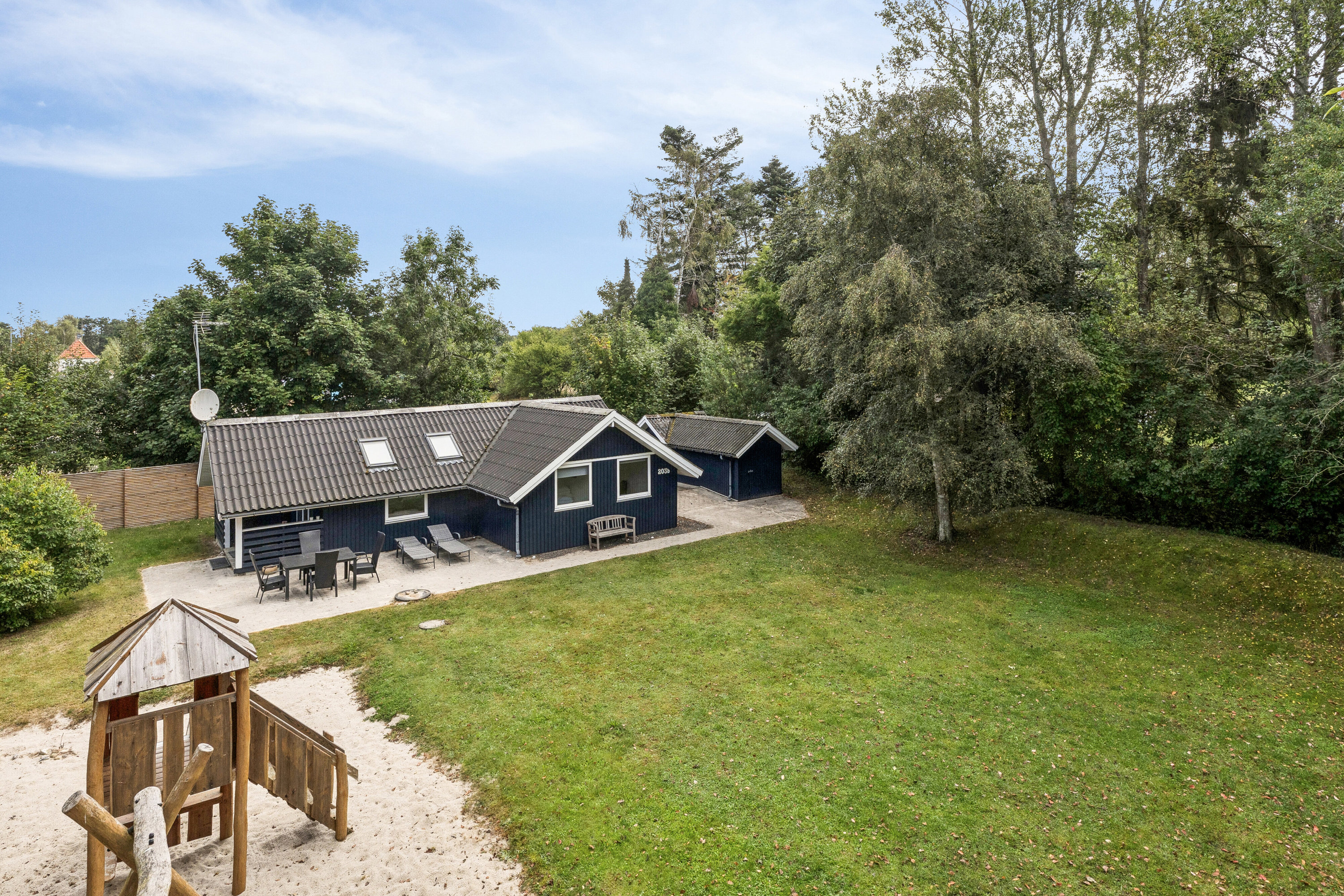 Miniaturebillede 1: set fra haven. Billede af Lyngvej 203B, Jyderup Lyng, 4560 Vig