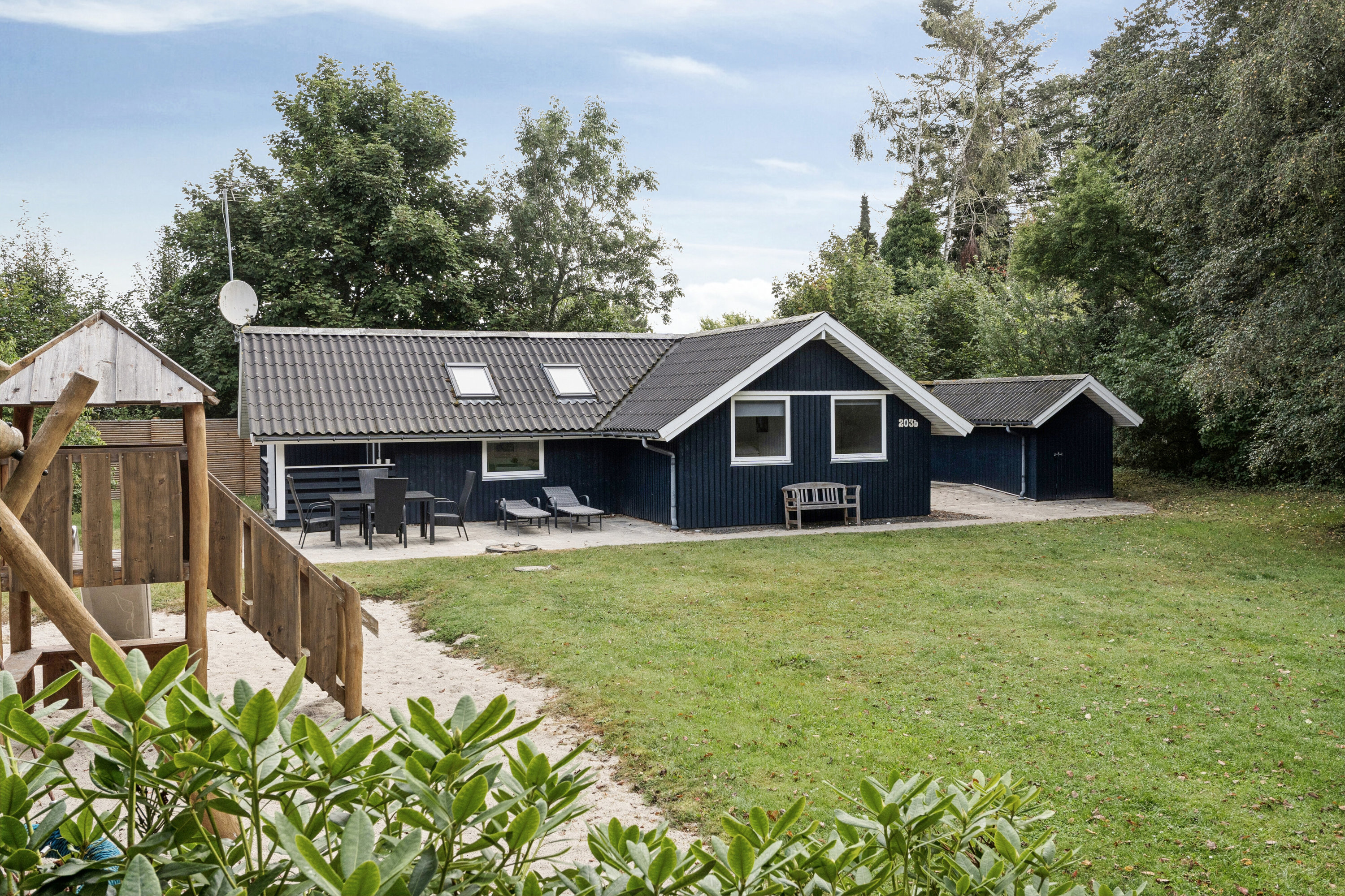 Miniaturebillede 2: set fra haven. Billede af Lyngvej 203B, Jyderup Lyng, 4560 Vig