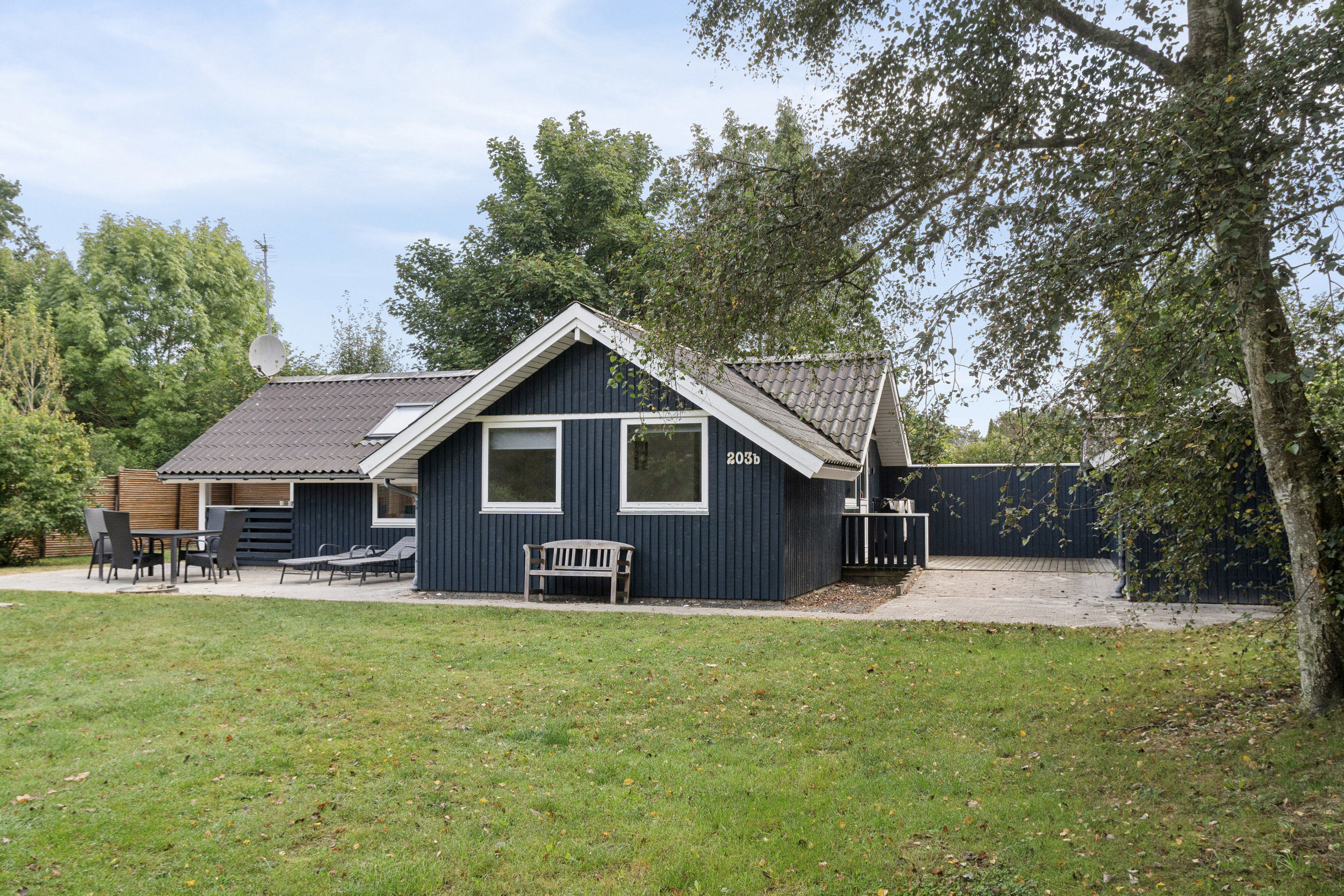 Fremhævet set fra haven billede i fuldskærmstilstand. Billede af Lyngvej 203B, Jyderup Lyng, 4560 Vig