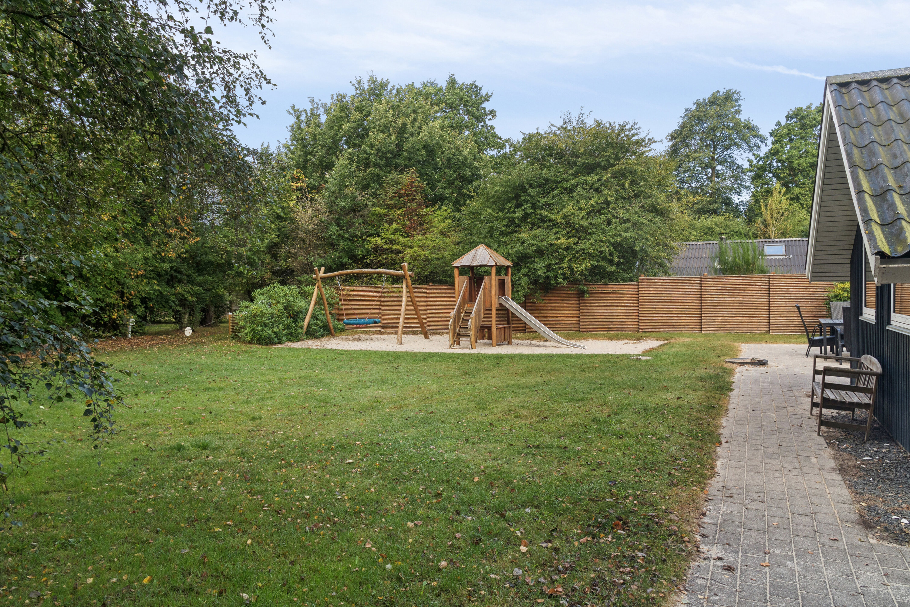 Fremhævet set fra haven billede i fuldskærmstilstand. Billede af Lyngvej 203B, Jyderup Lyng, 4560 Vig