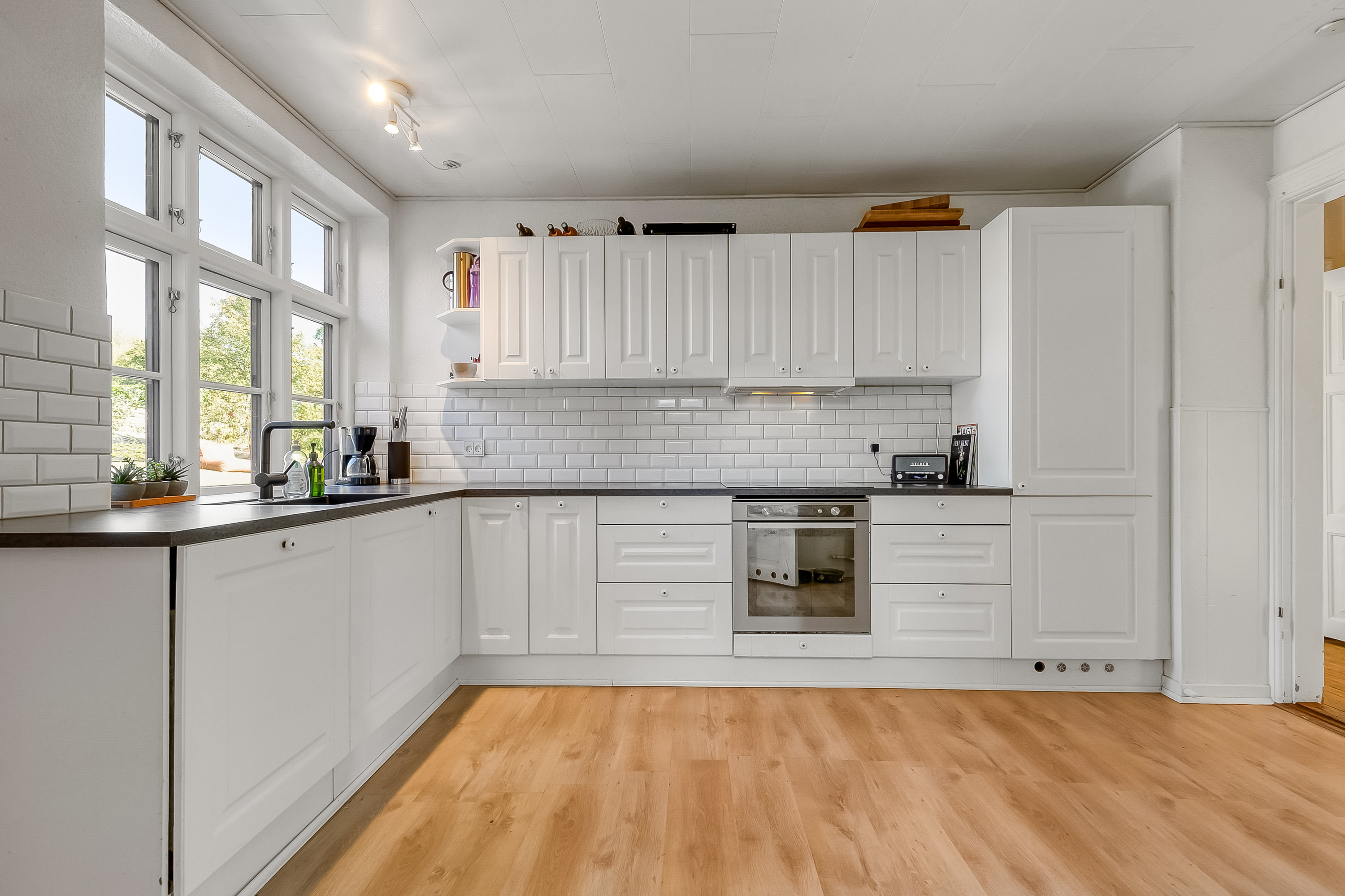 Fremhævet køkken billede i fuldskærmstilstand. Billede af Kirkegade 4, Gårslev, 7080 Børkop