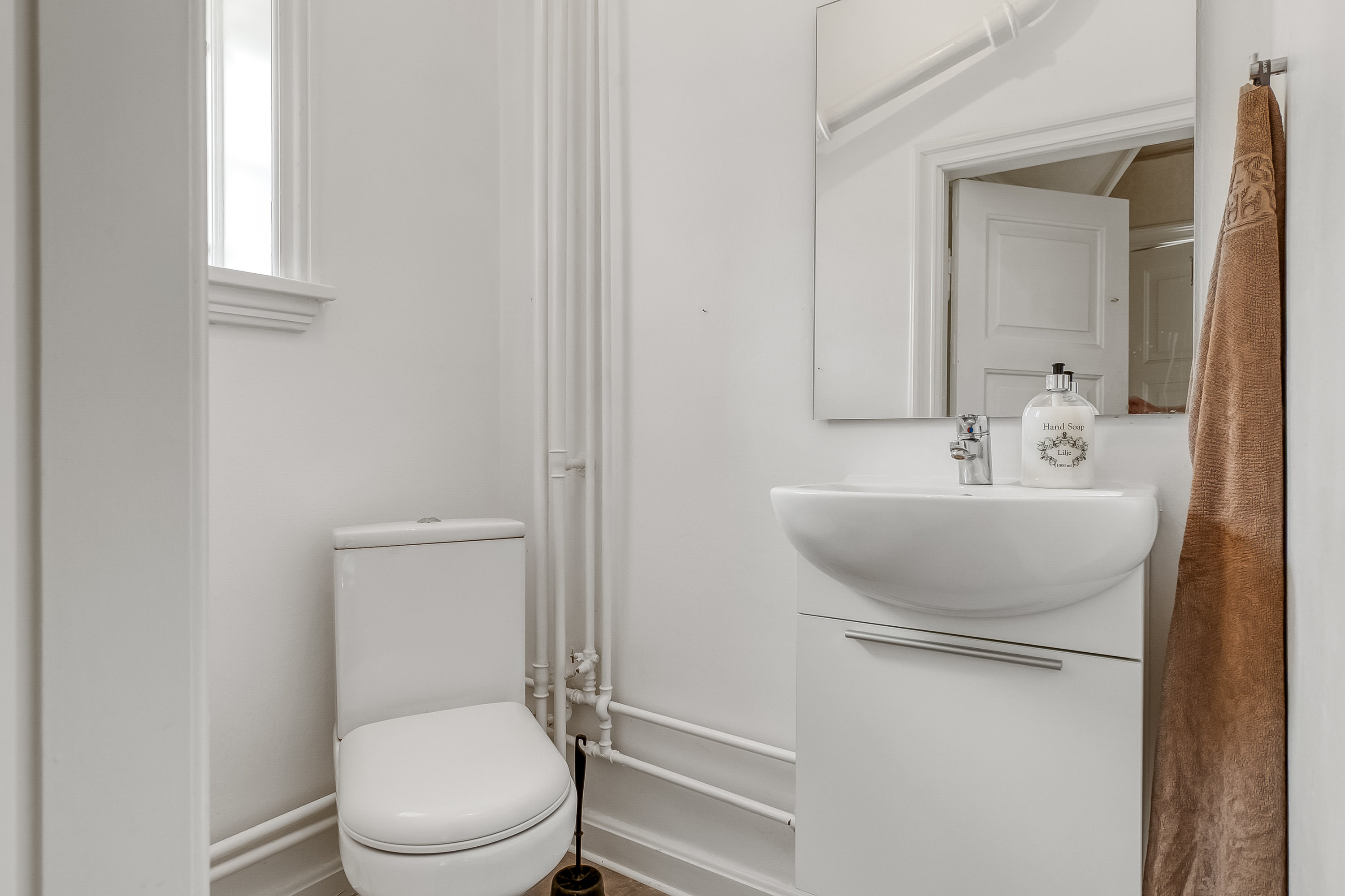 Fremhævet gæstetoilet billede i fuldskærmstilstand. Billede af Kirkegade 4, Gårslev, 7080 Børkop