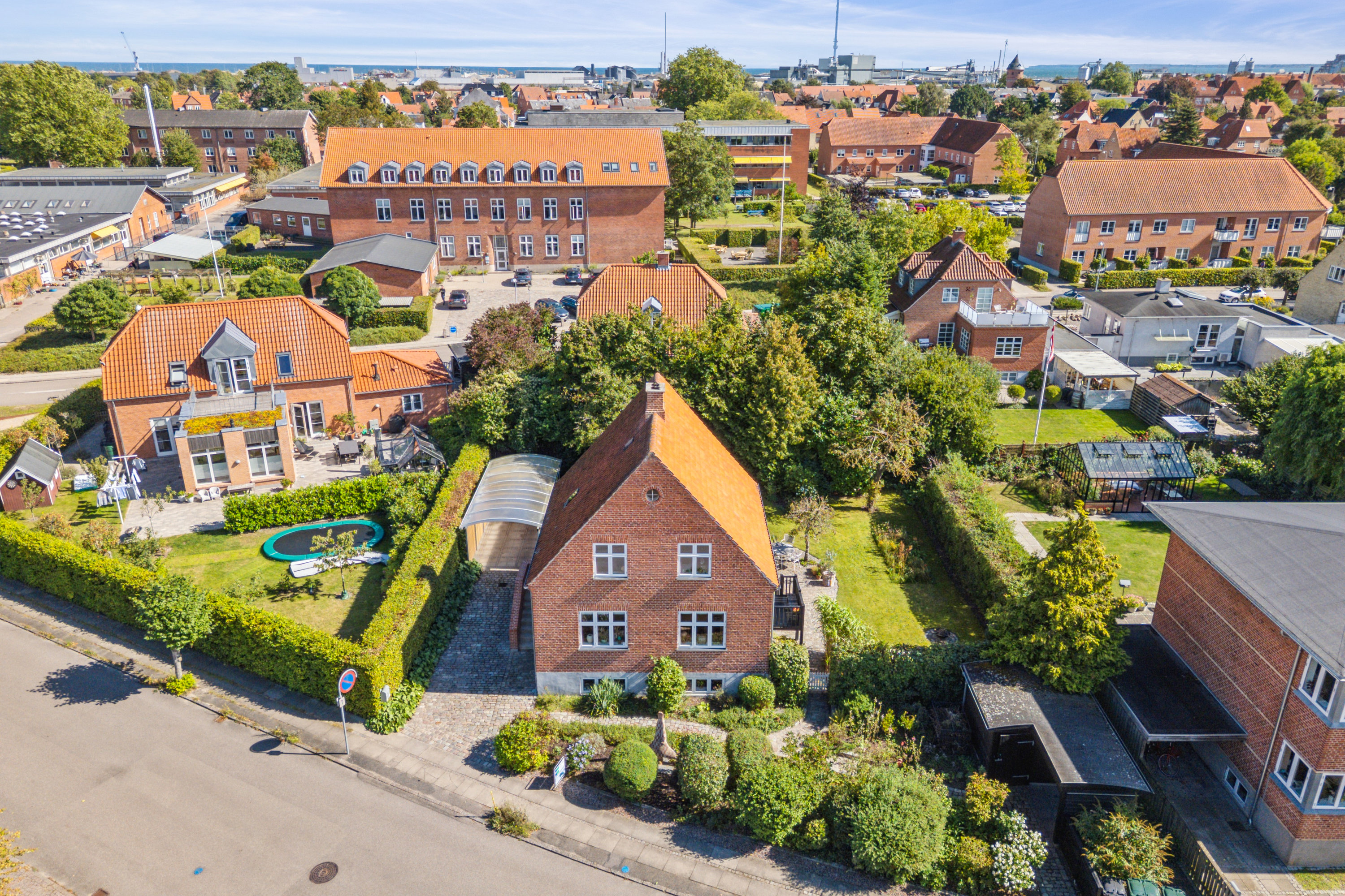 Fremhævet luftfoto billede i fuldskærmstilstand. Billede af Pedersvej 62, 4600 Køge